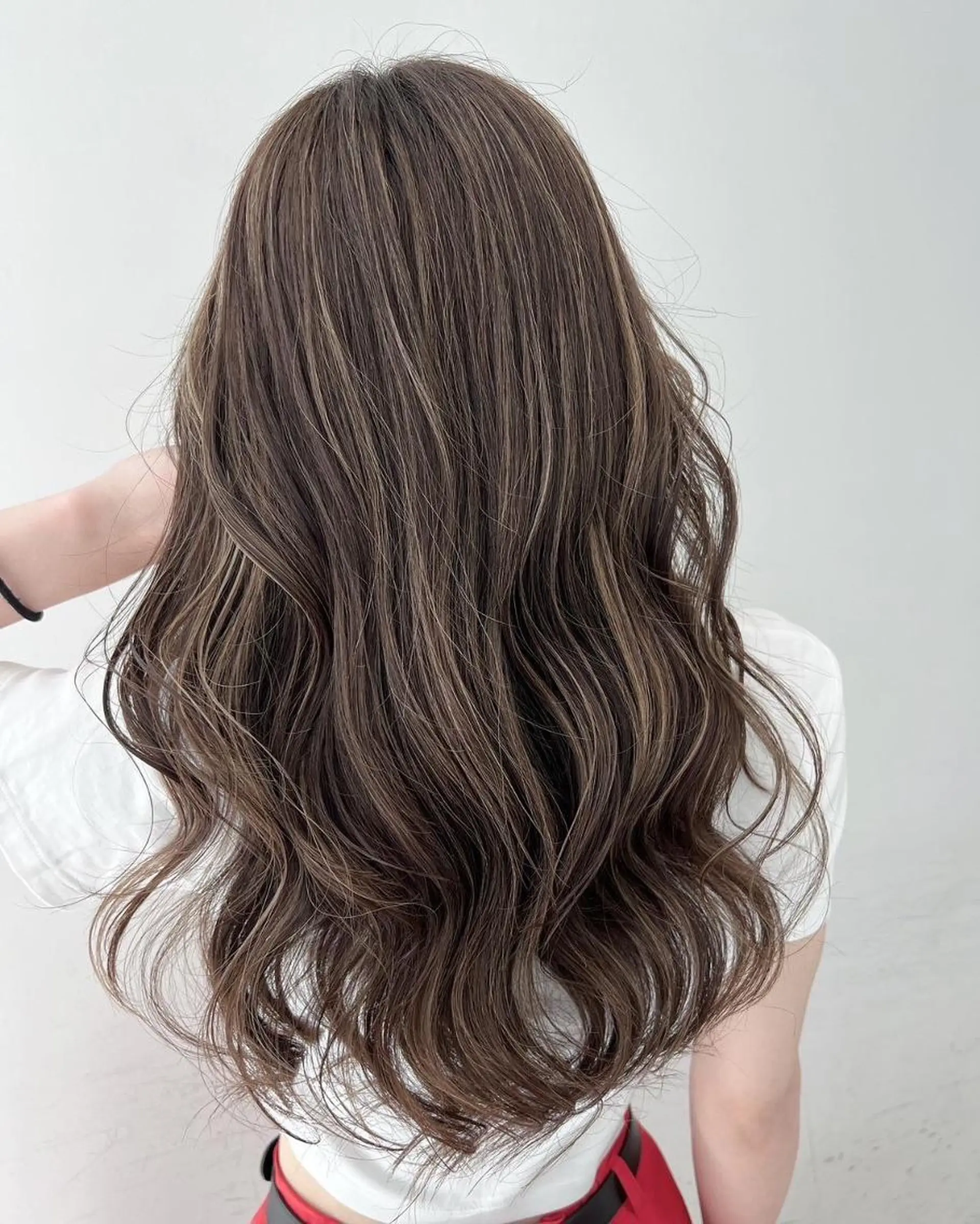 ロング ハイライト 髪質改善 レイヤーカット トリートメント ヘアカラー トリートメント 【公式】amble luxe池袋東口🩷のヘアスタイル