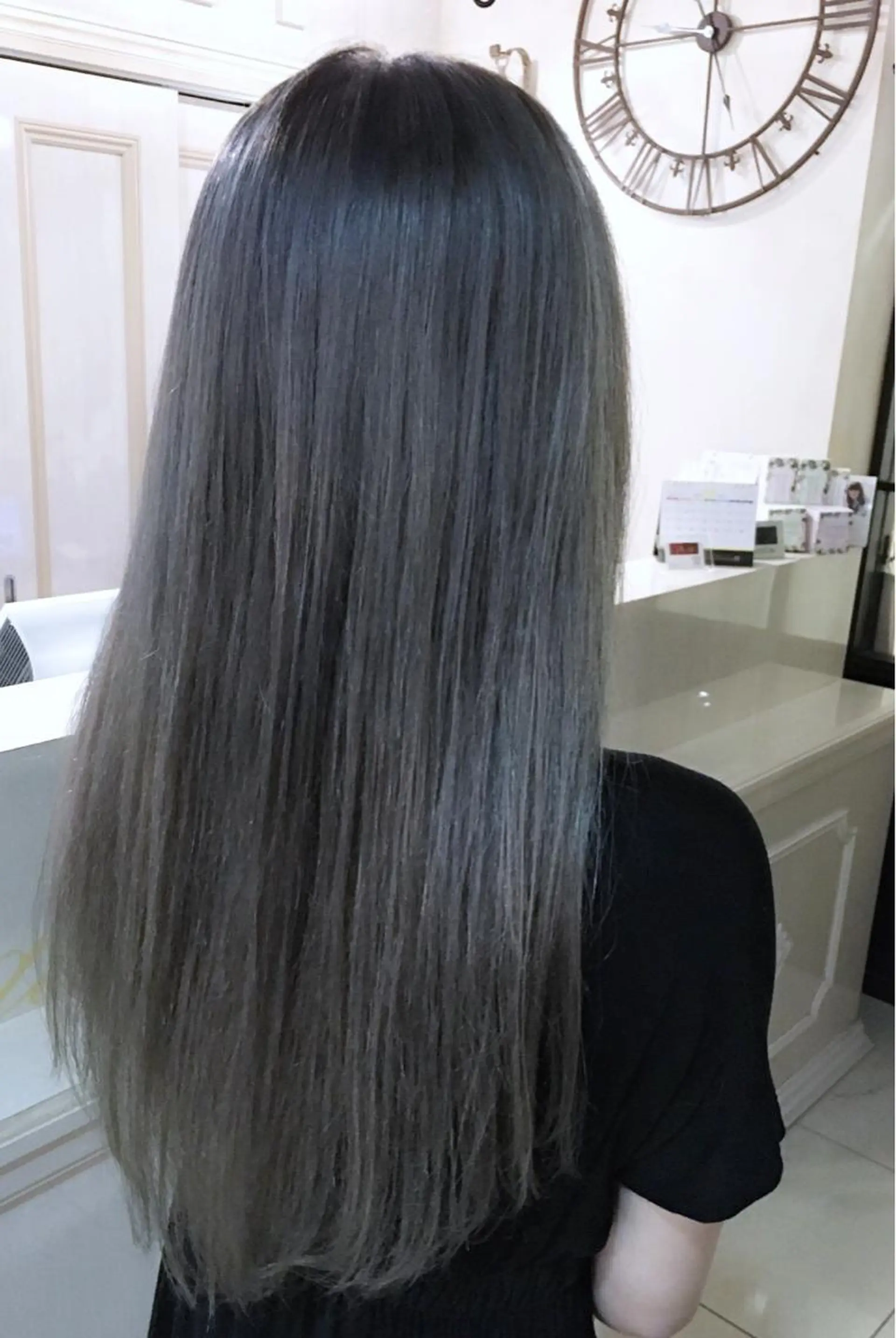 ロング カラー ブリーチ シルバー レイヤー/ウルフ ハイトーンhiroのヘアスタイル