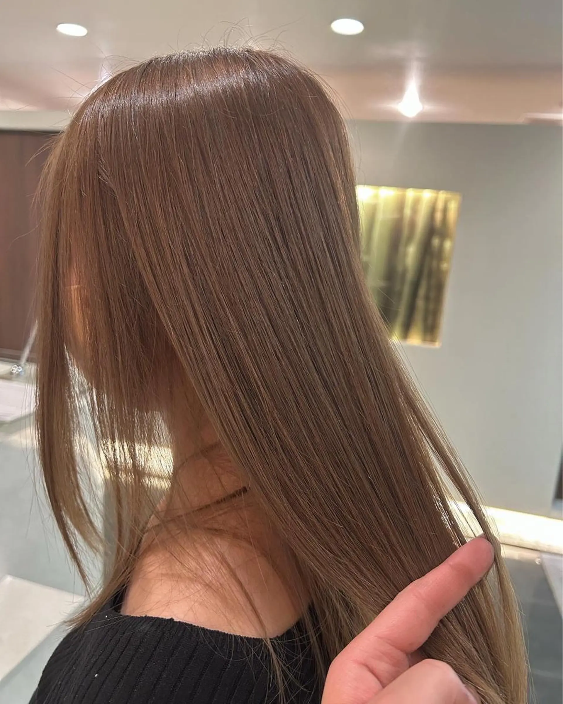 ロング カラー ベージュカラー カット ヘアカラー トリートメント チーフデザイナー 若林　麻衣のヘアスタイル