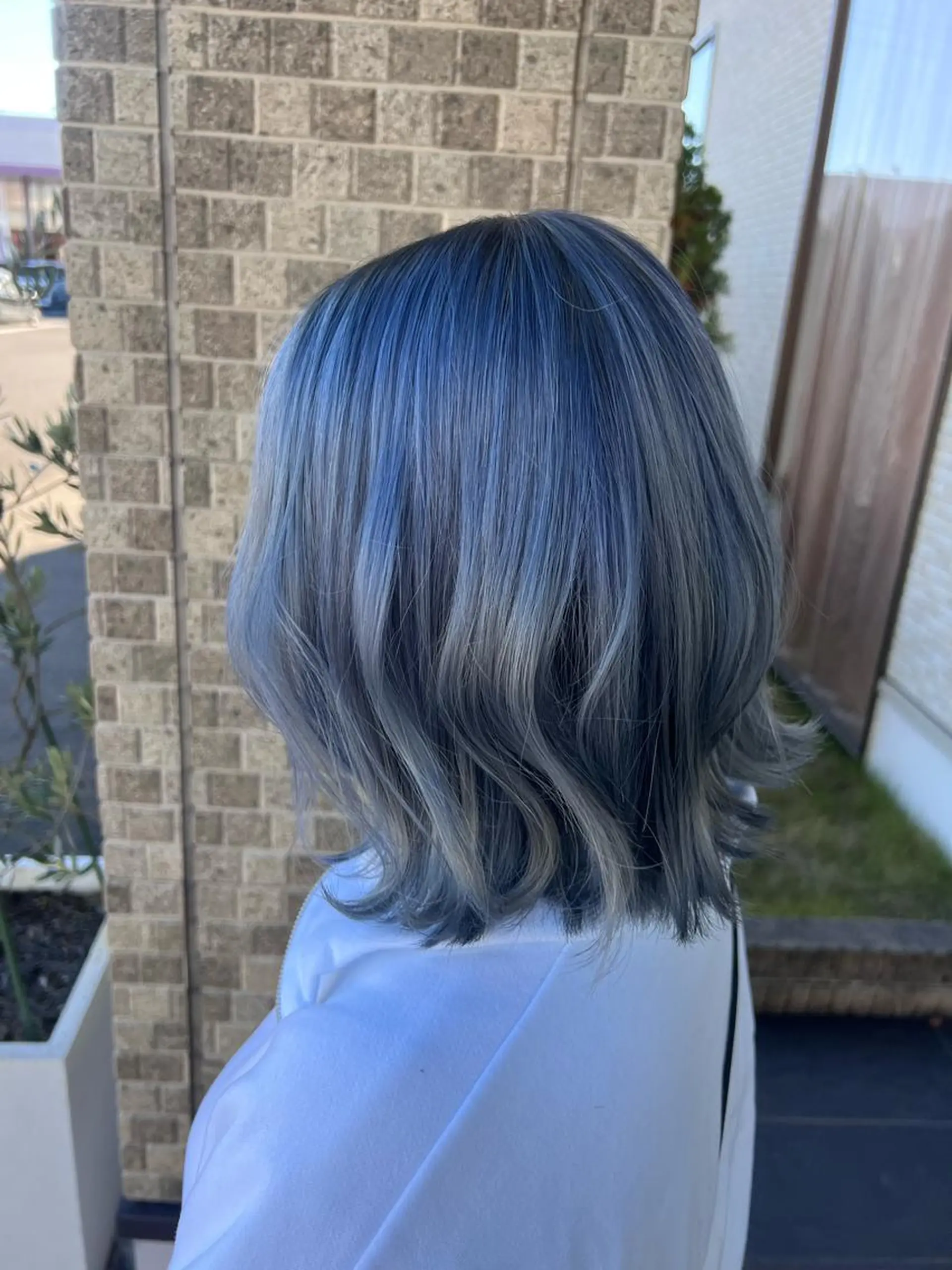 カラー シルバー ホワイトシルバー ヘアカラー トリートメント 豊田 恭平のヘアスタイル