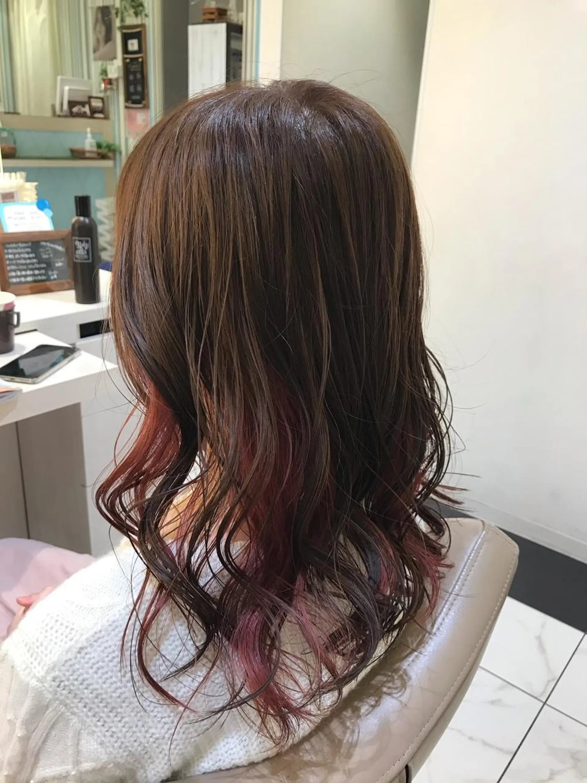 ミディアム カラー グレージュ ピンクカラー 清藤 綾のヘアスタイル