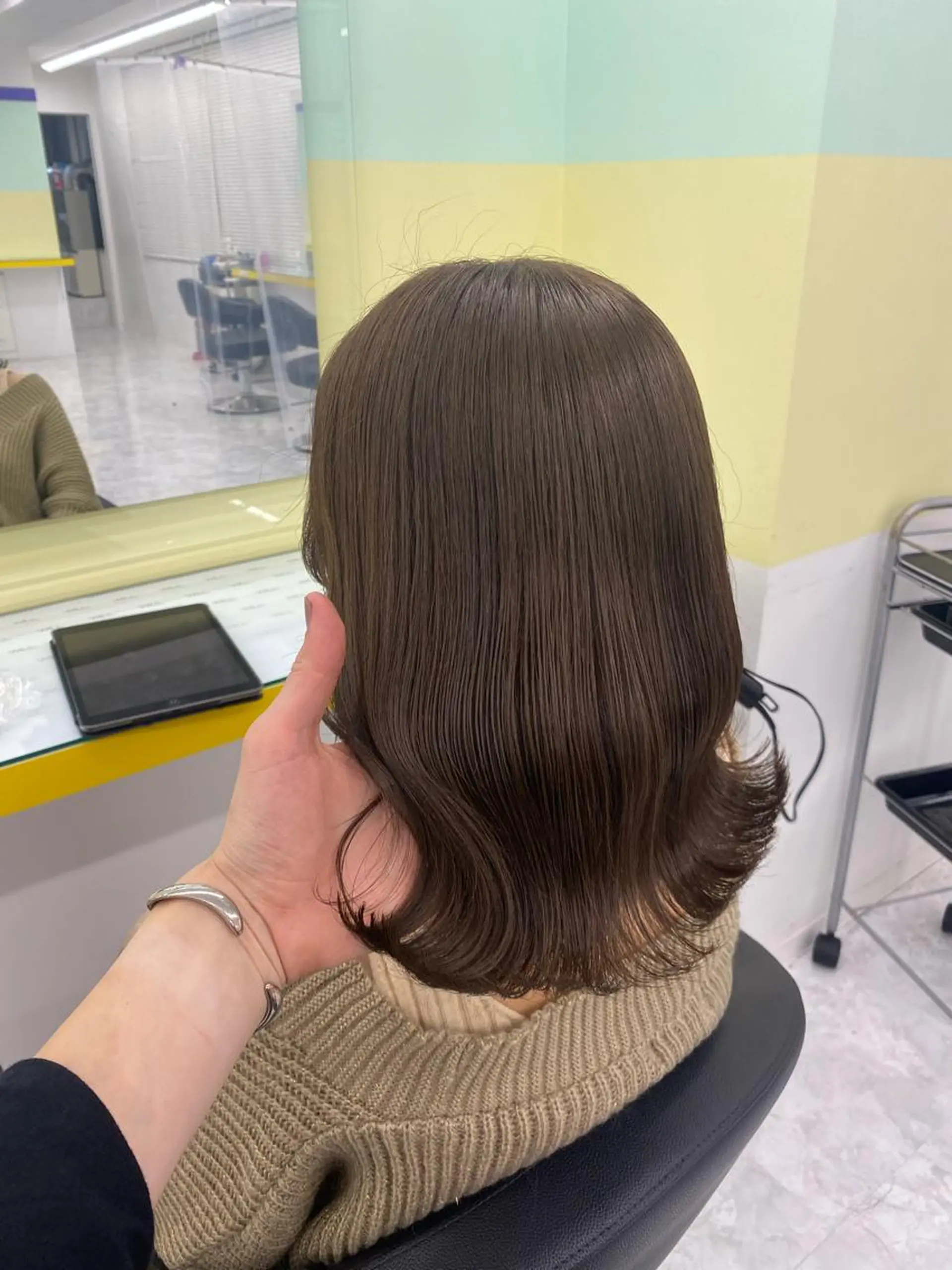 ミディアム カラー パーマ ヘアアレンジ ネイル マツエク・マツパ 韓国風ベージュ🤎 赤みなし🌿横浜🤎のヘアスタイル