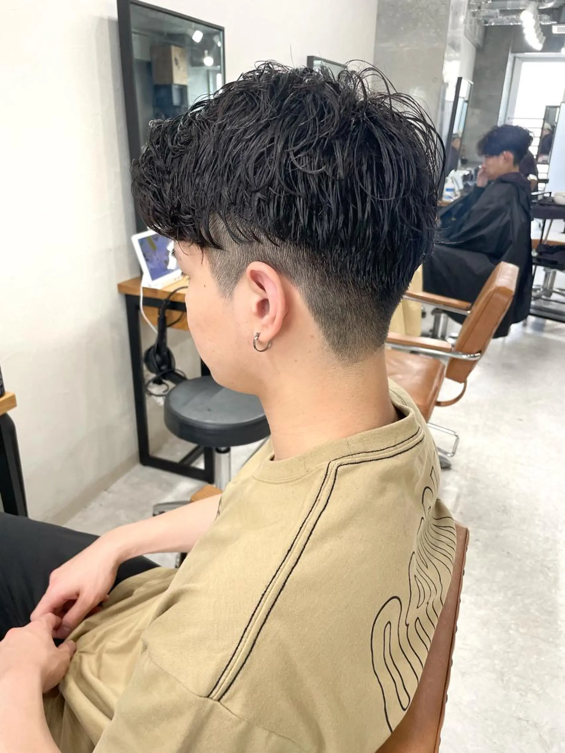 パーマ ヘアアレンジ メンズ メンズブリーチ メンズハイライト メンズインナーカラー メンズパーマ 髪質改善 カット パーマ トリートメント 🌷FUKA🌷 まろやかハイトーンのヘアスタイル
