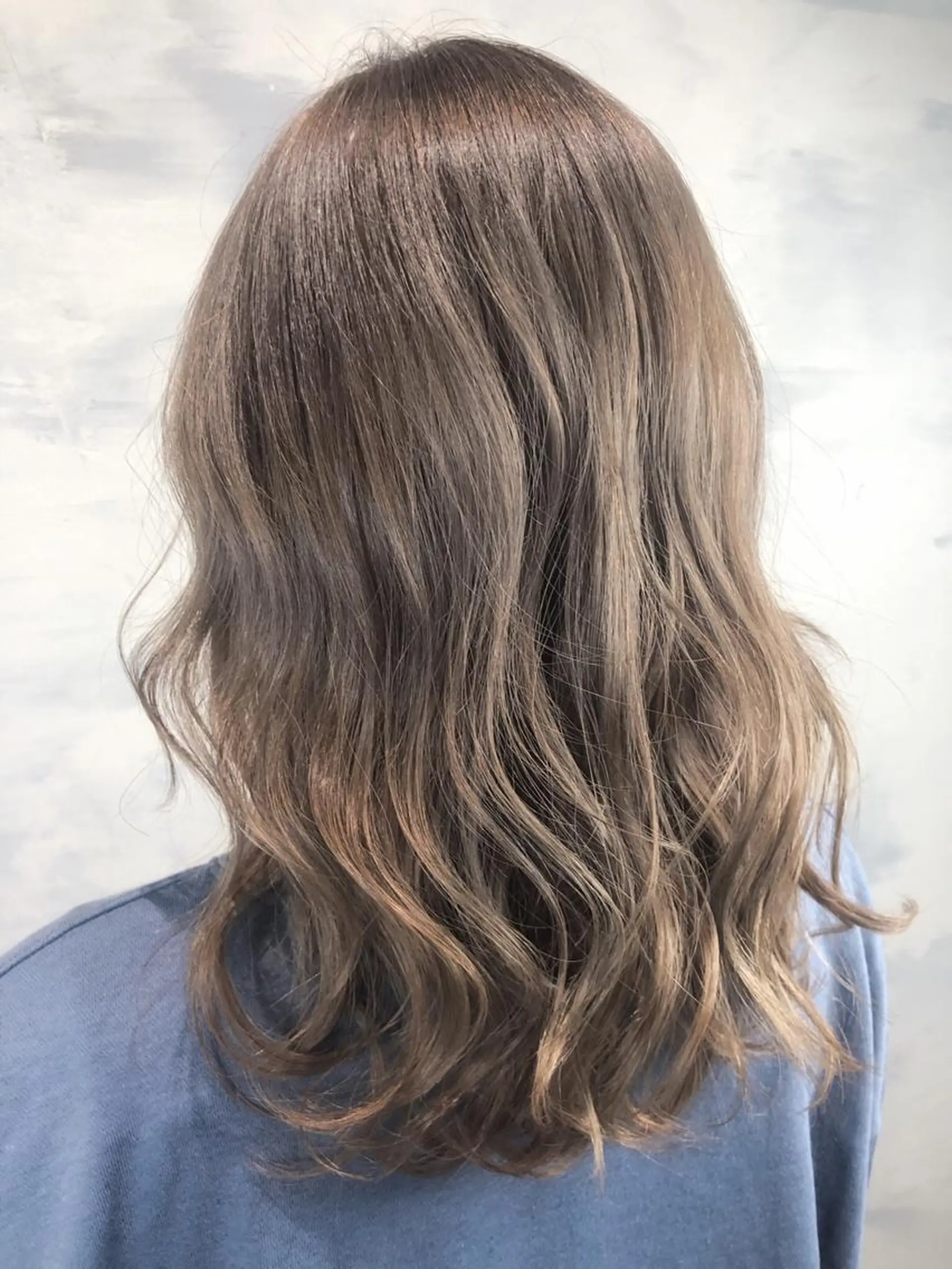 セミロング アッシュ 外国人風カラー biscohair 髪にドラマを。のヘアスタイル