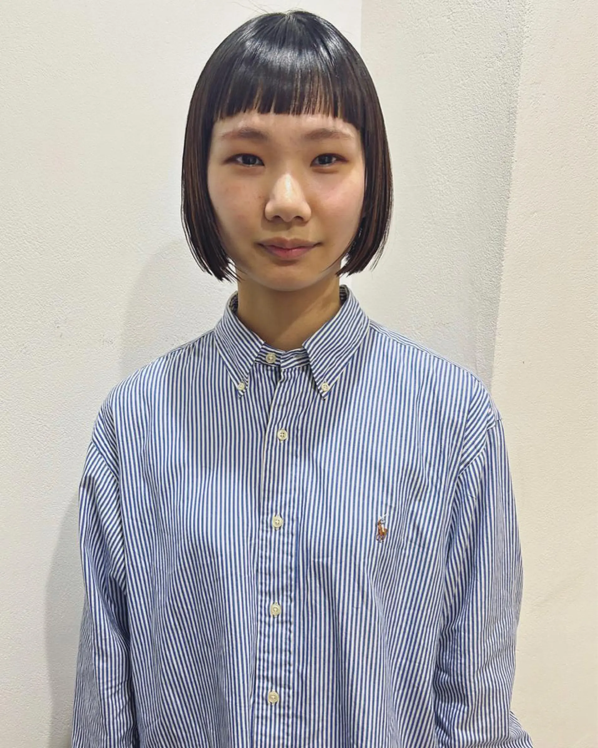 ショート カラー ボブ オン眉 カット ヘアカラー トリートメント Loom.所属・村上雅人 ナチュラルモードのヘアスタイル