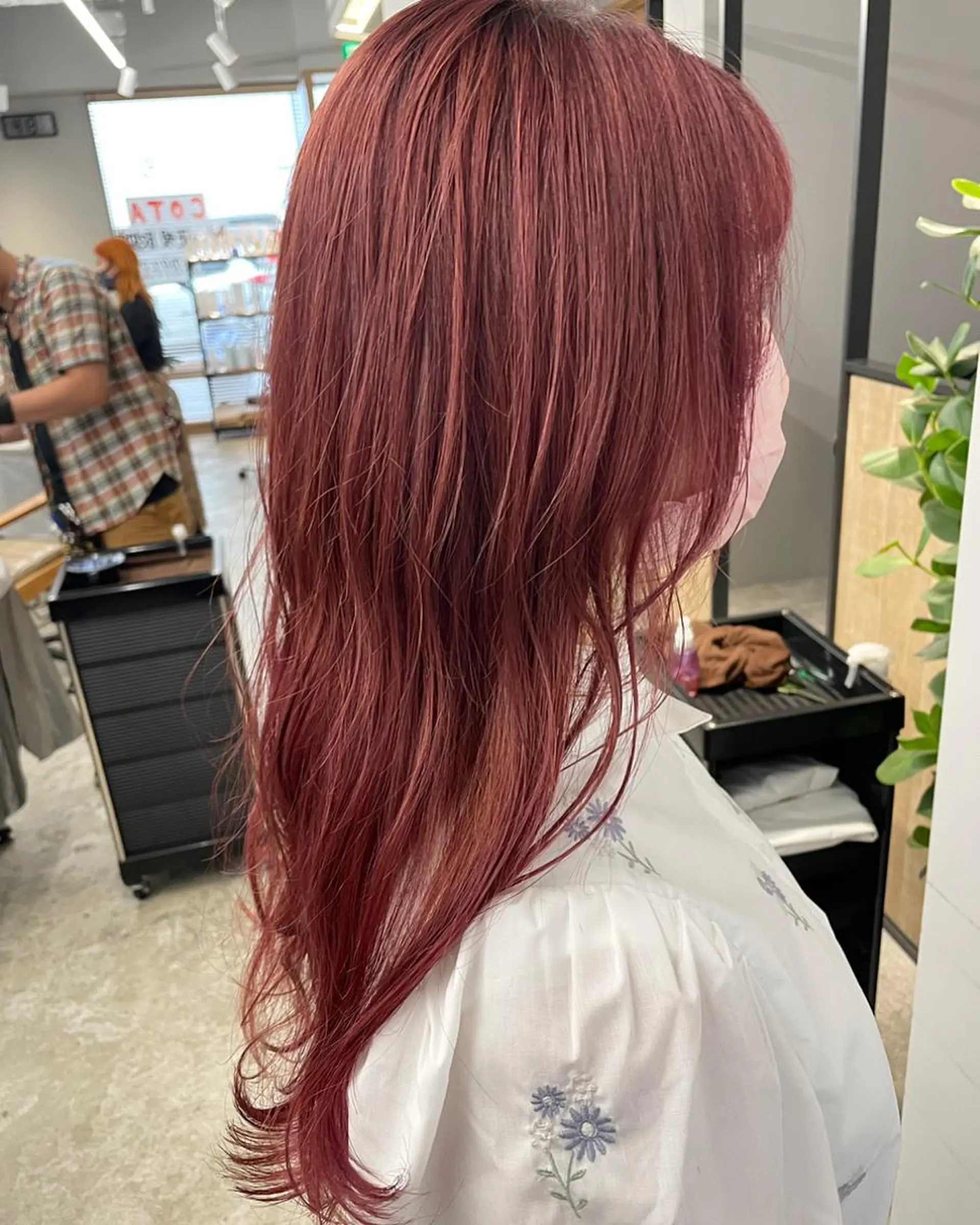 セミロング SAEKI【ior 】北千住店ブリーチのヘアスタイル