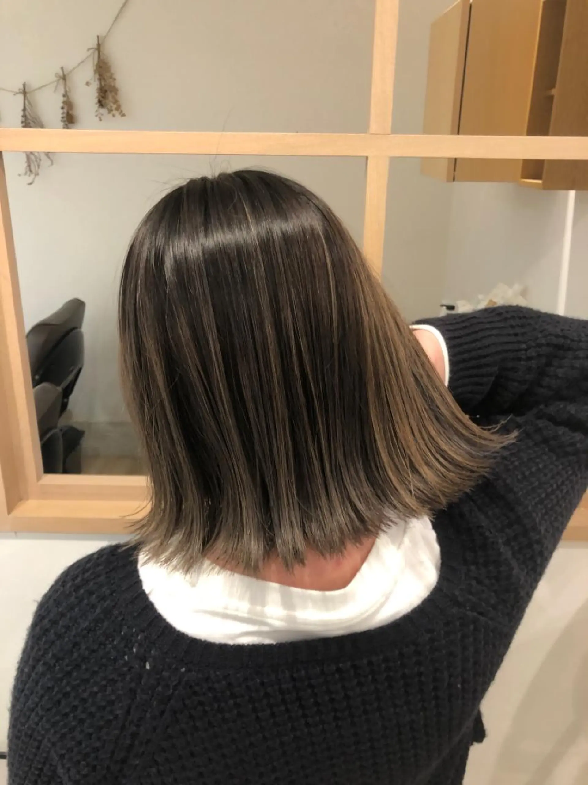 ショート カラー パーマ ヘアアレンジ 切りっぱなしボブ バレイヤージュ ブリーチ グレージュ ボブ カット ヘアカラー トリートメント 【ツヤ髪美容師】 ツダケイスケのヘアスタイル