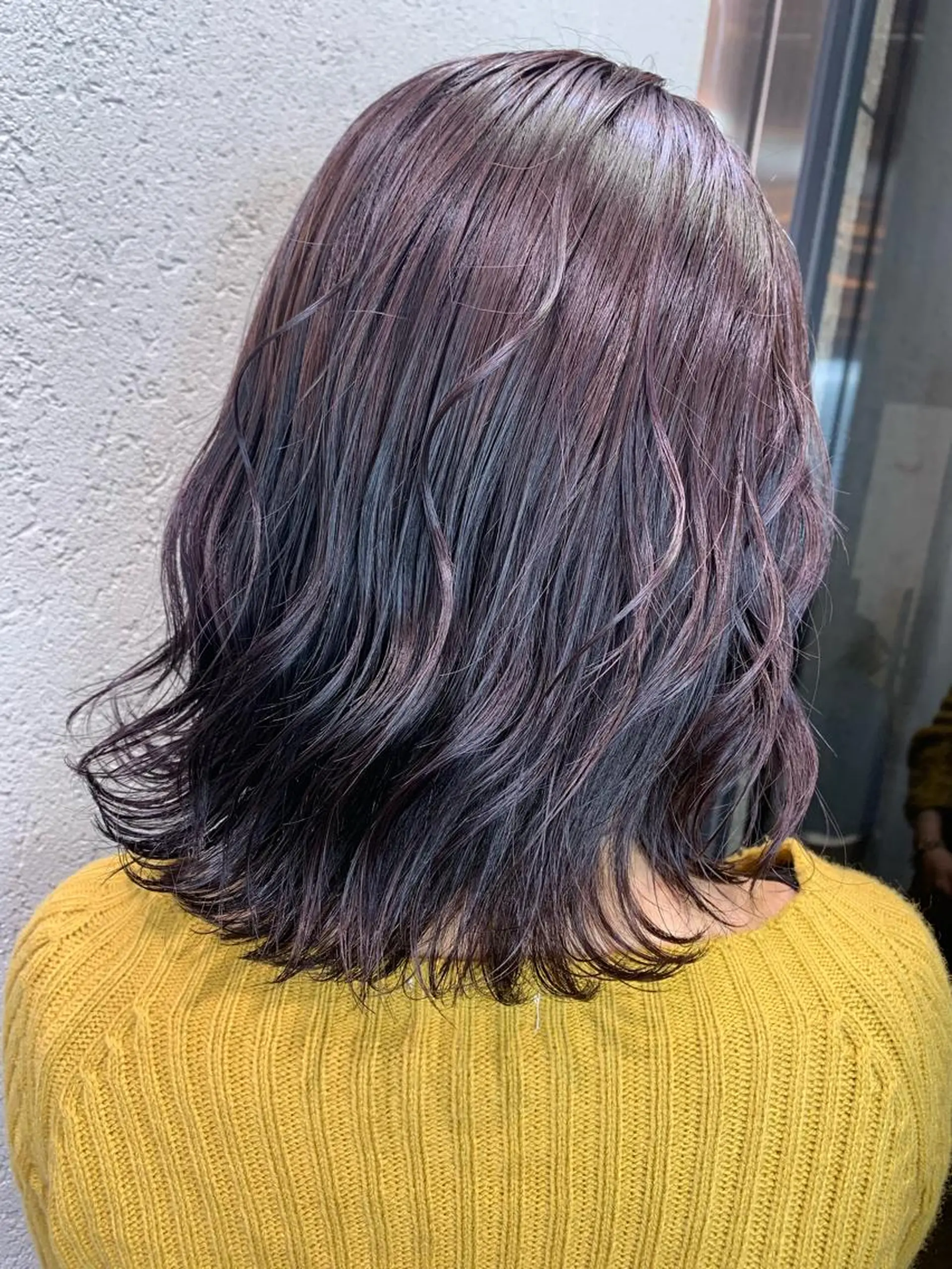 ミディアム カラー 横山 菜摘のヘアスタイル