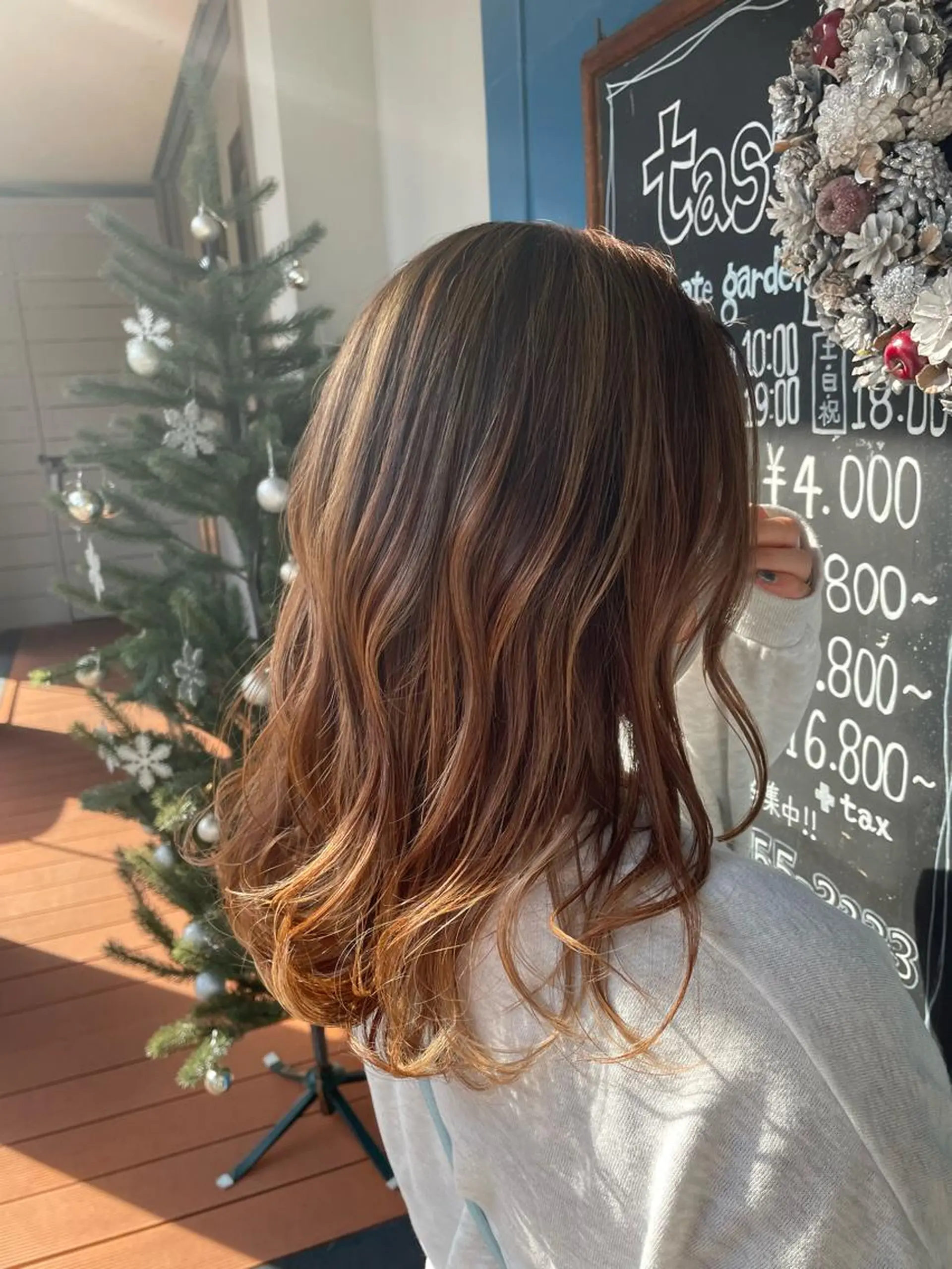 カラー 栗林 茉那のヘアスタイル