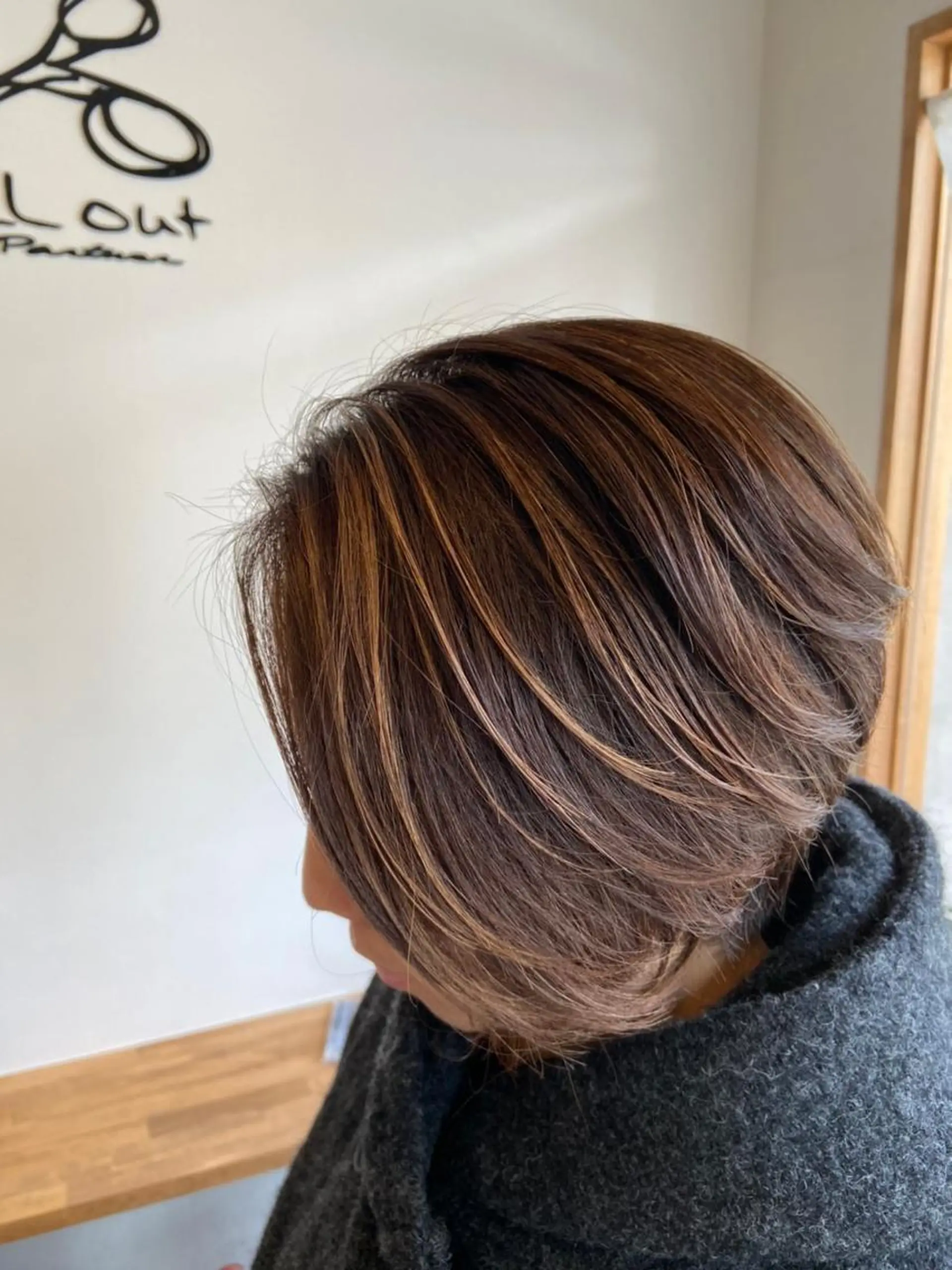 ミディアム カラー ハイライトカラー ハイライト chill out 南塚口本店のヘアスタイル