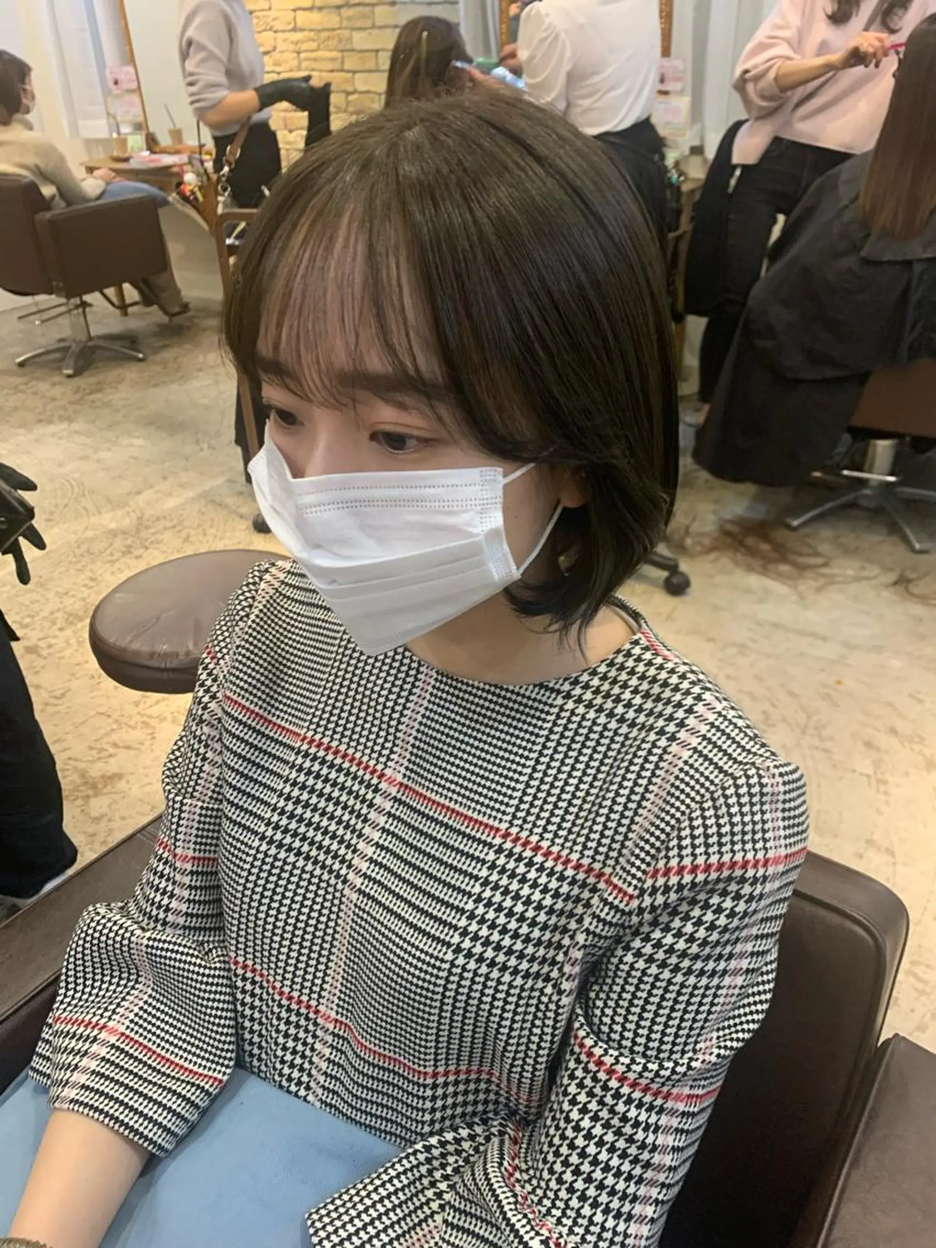 ミディアム カラー エギョモリ シースルーバング 韓国🇰🇷髪質改善 Chisaki치사키のヘアスタイル