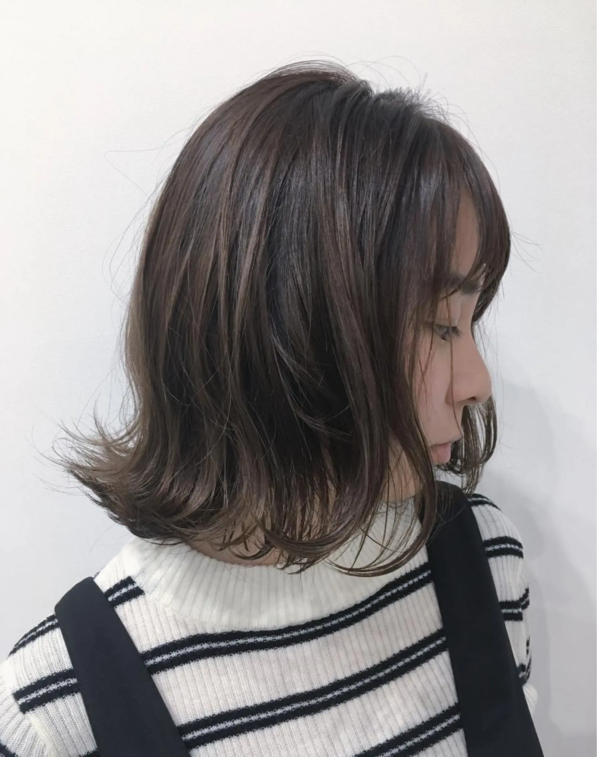 ショート カラー グレージュ 外ハネヘア tipi 香椎・千早のヘアスタイル
