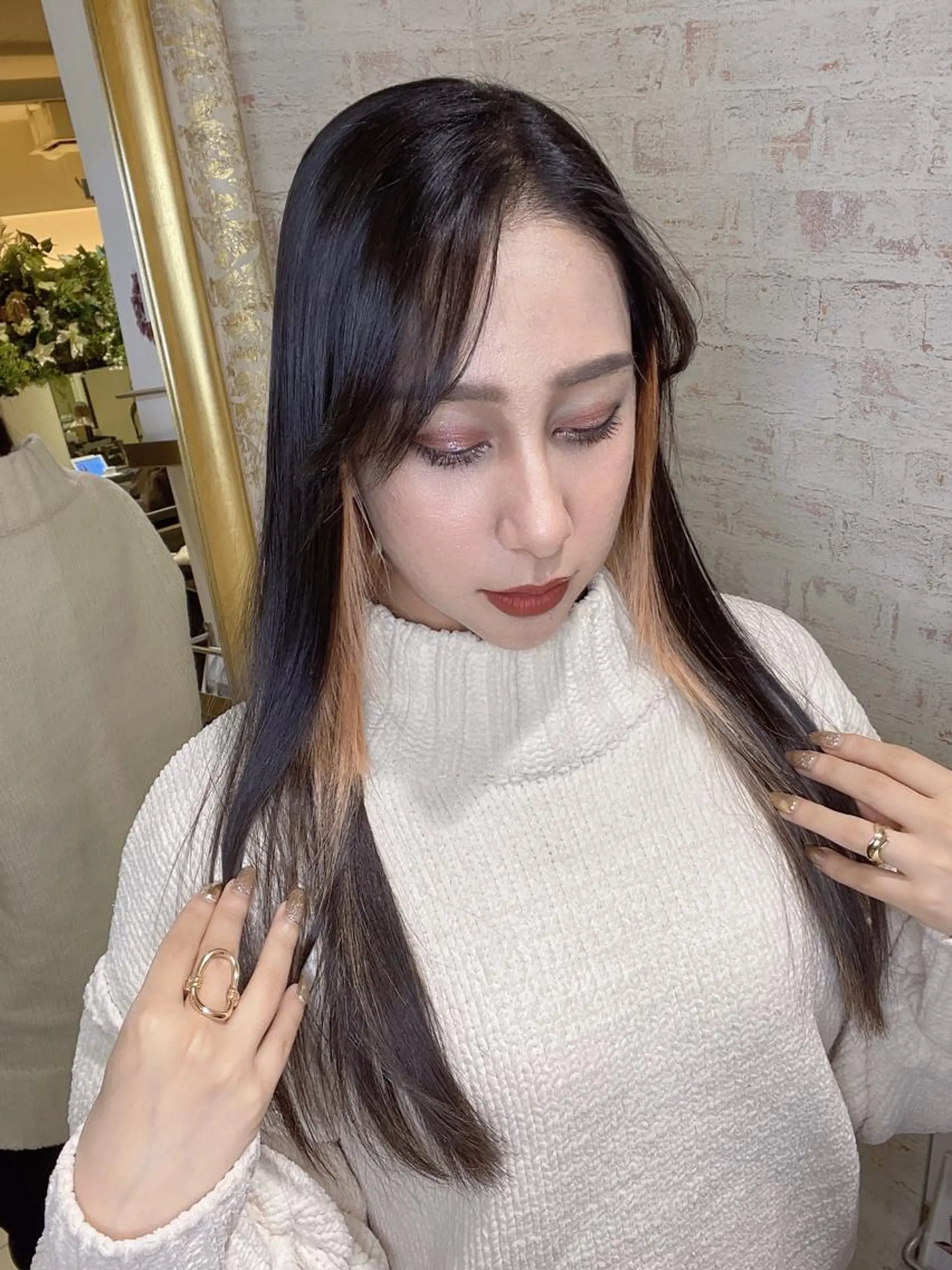 ロング カラー ミストバング ブリーチ イヤリングカラー  フェイスフレーミング ハイライトカラー matiz マティス　表参道所属・💜アンブレラカラー 髪質改善　丸尾】のヘアスタイル