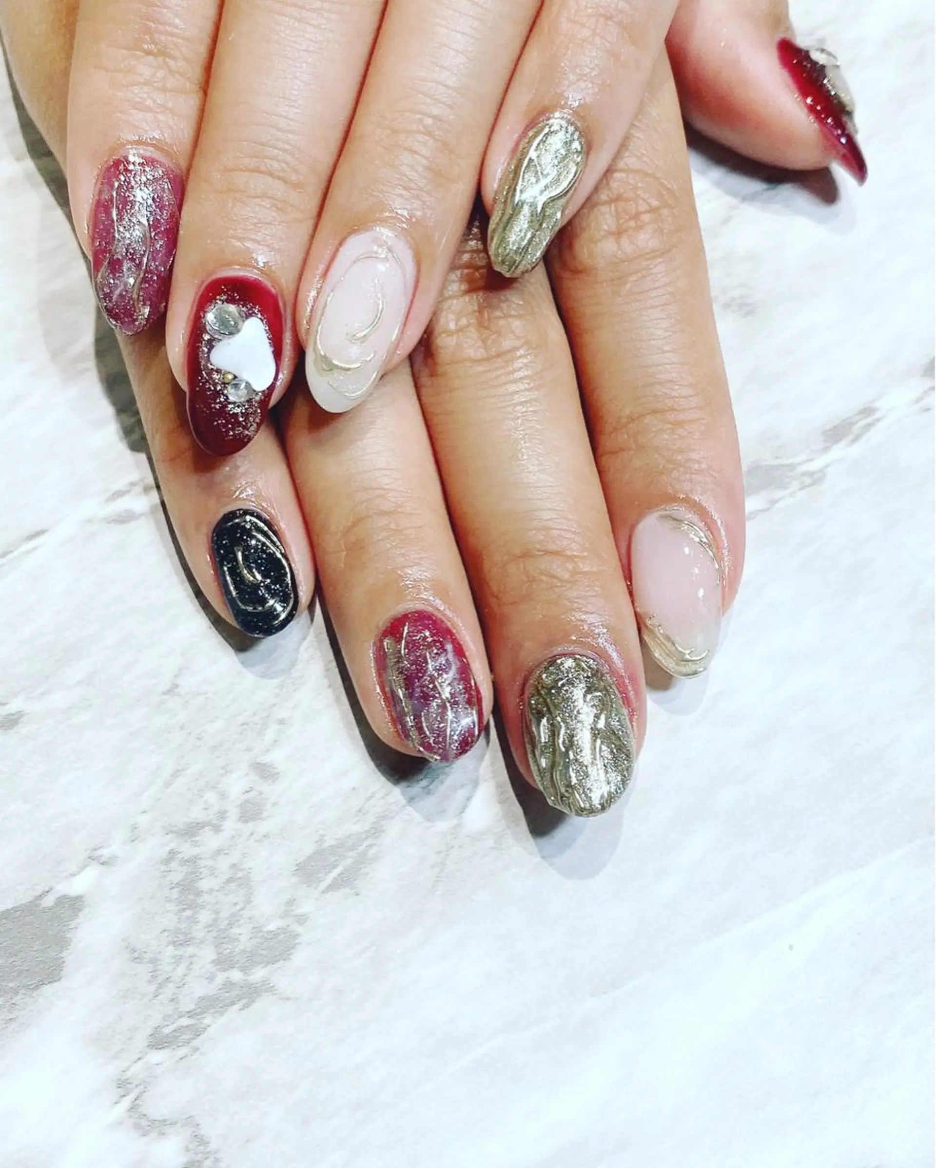 ネイル ボルドー ミラーネイル ハンドネイル フットネイル ハンドケア nail salon  AlgeTy所属・✴︎:.｡. MAKI.｡.:✴︎のネイルデザイン