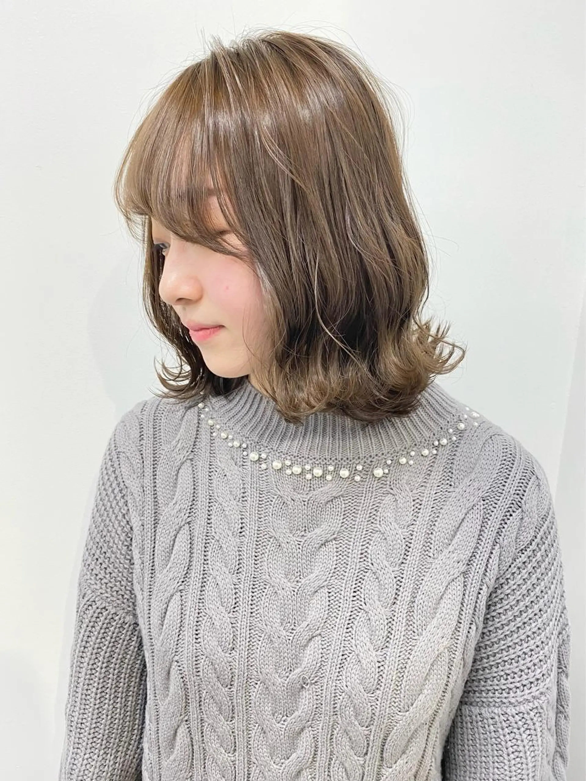 ミディアム カラー ベージュカラー ハイライトカラー ハイトーンカラー インナーカラー ミルクティーベージュ 艶カラー YOSHIMURAのヘアスタイル