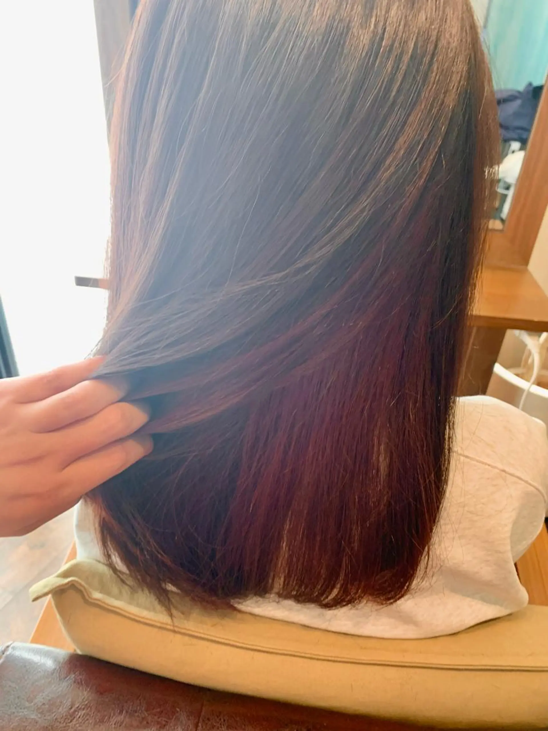 セミロング カラー インナーカラー レッドカラー LUCIA所属・透明感カラー/ブリー チ無し/瀧田恭平のヘアスタイル