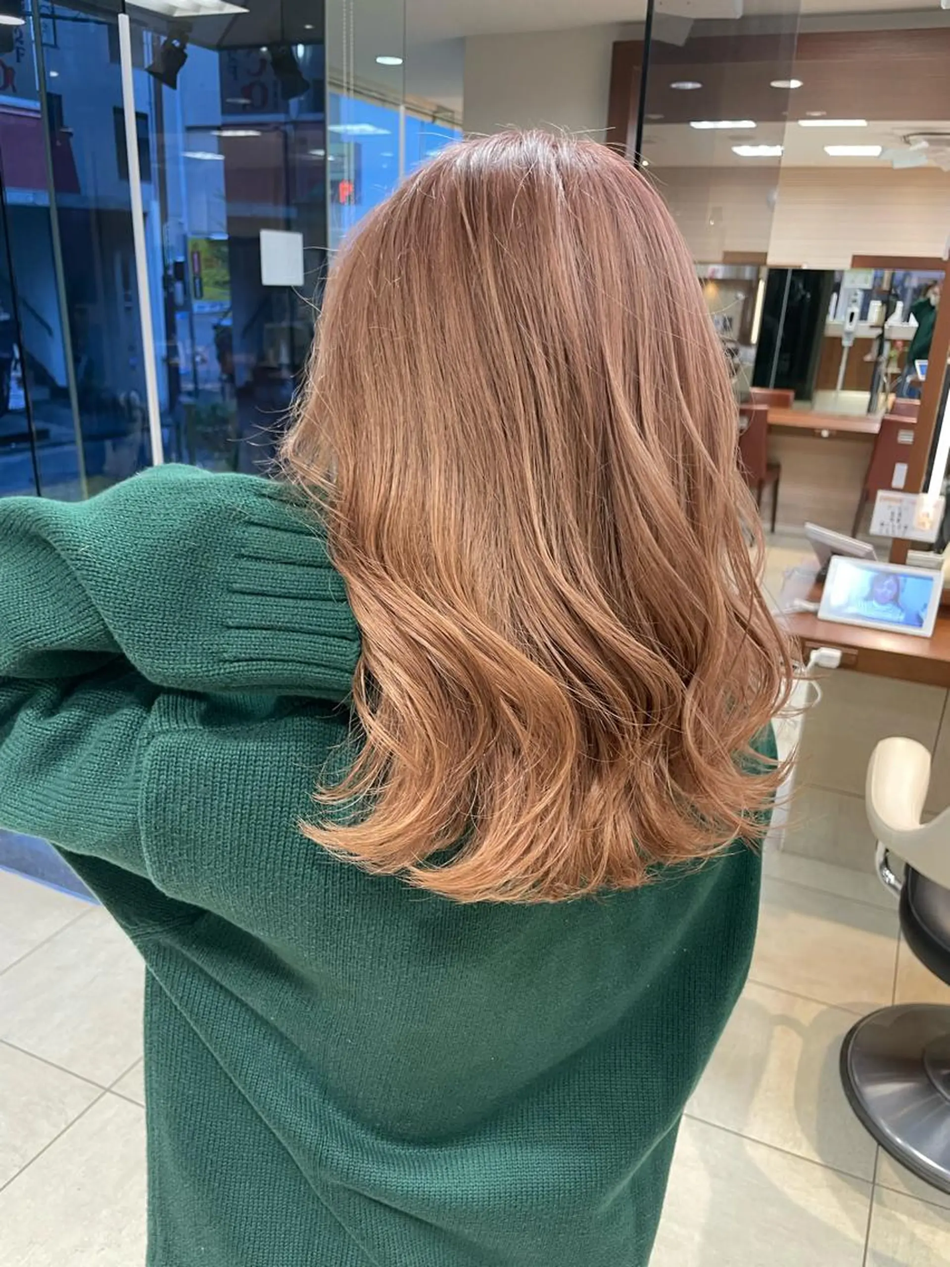 セミロング カラー ブリーチ指名No.1 Daikiのヘアスタイル