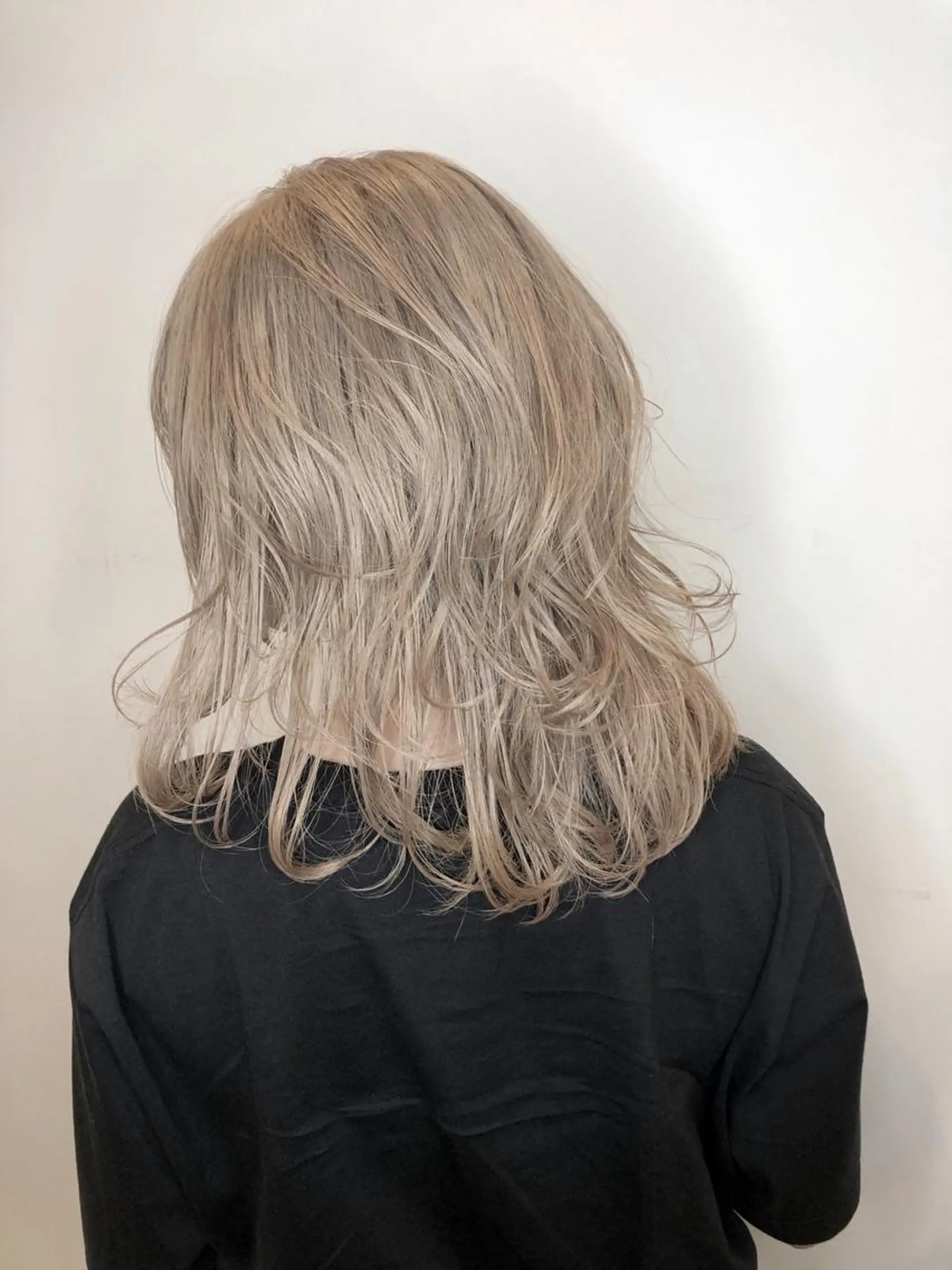 ミディアム カット ヘアカラー エクステ 美髪改善・エクステ・ ストレート/カンジのヘアスタイル