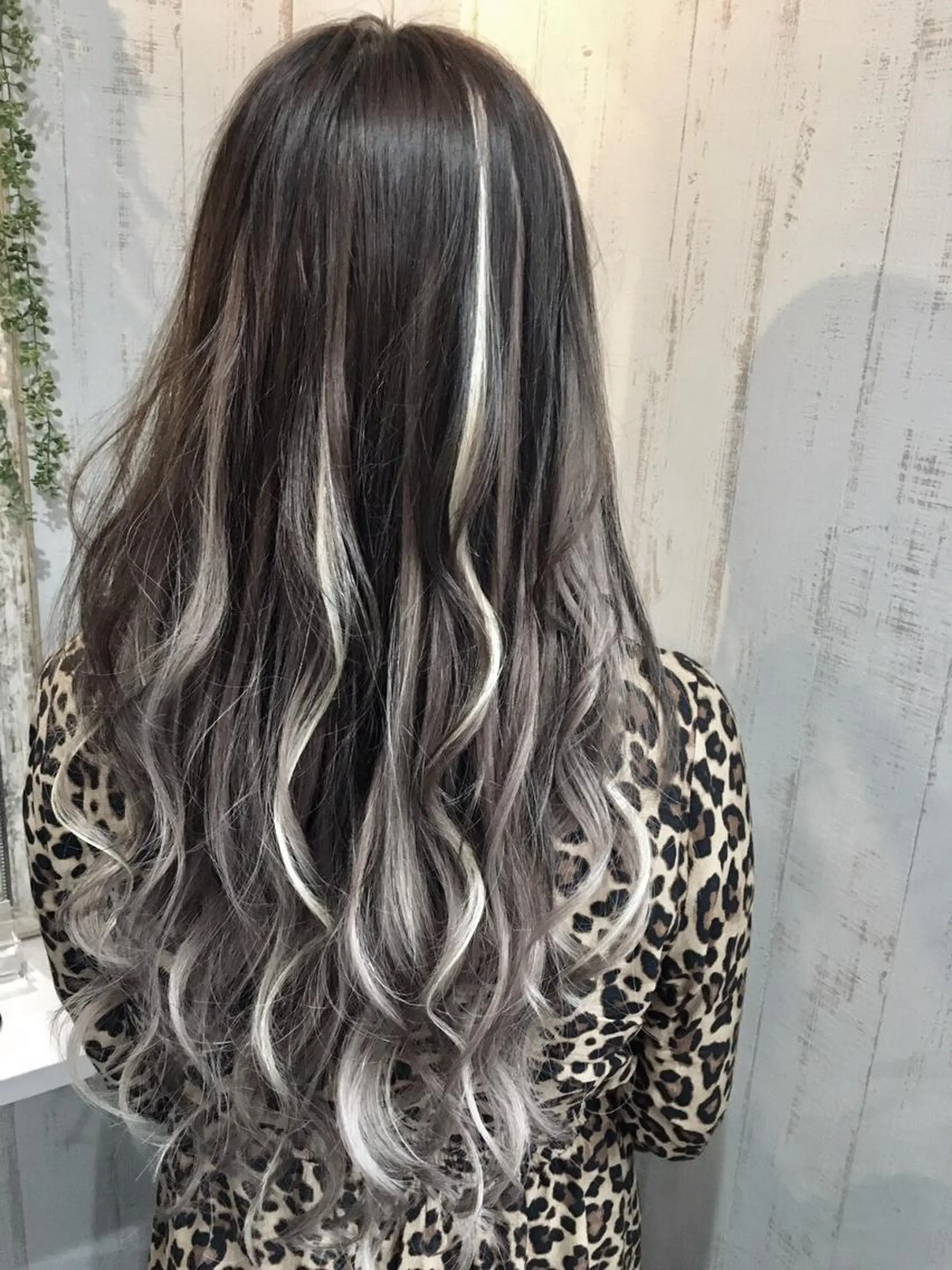 ロング カラー パーマ 大阪レミーエクステ チビ編み込みのヘアスタイル