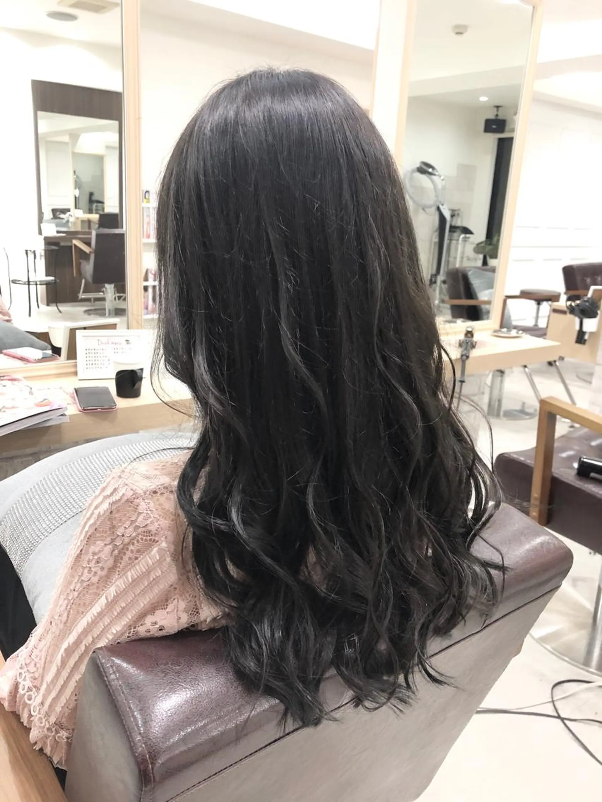 セミロング カラー フォギーグレージュ グレージュ Zina 難波所属・YUDA 湯田のヘアスタイル
