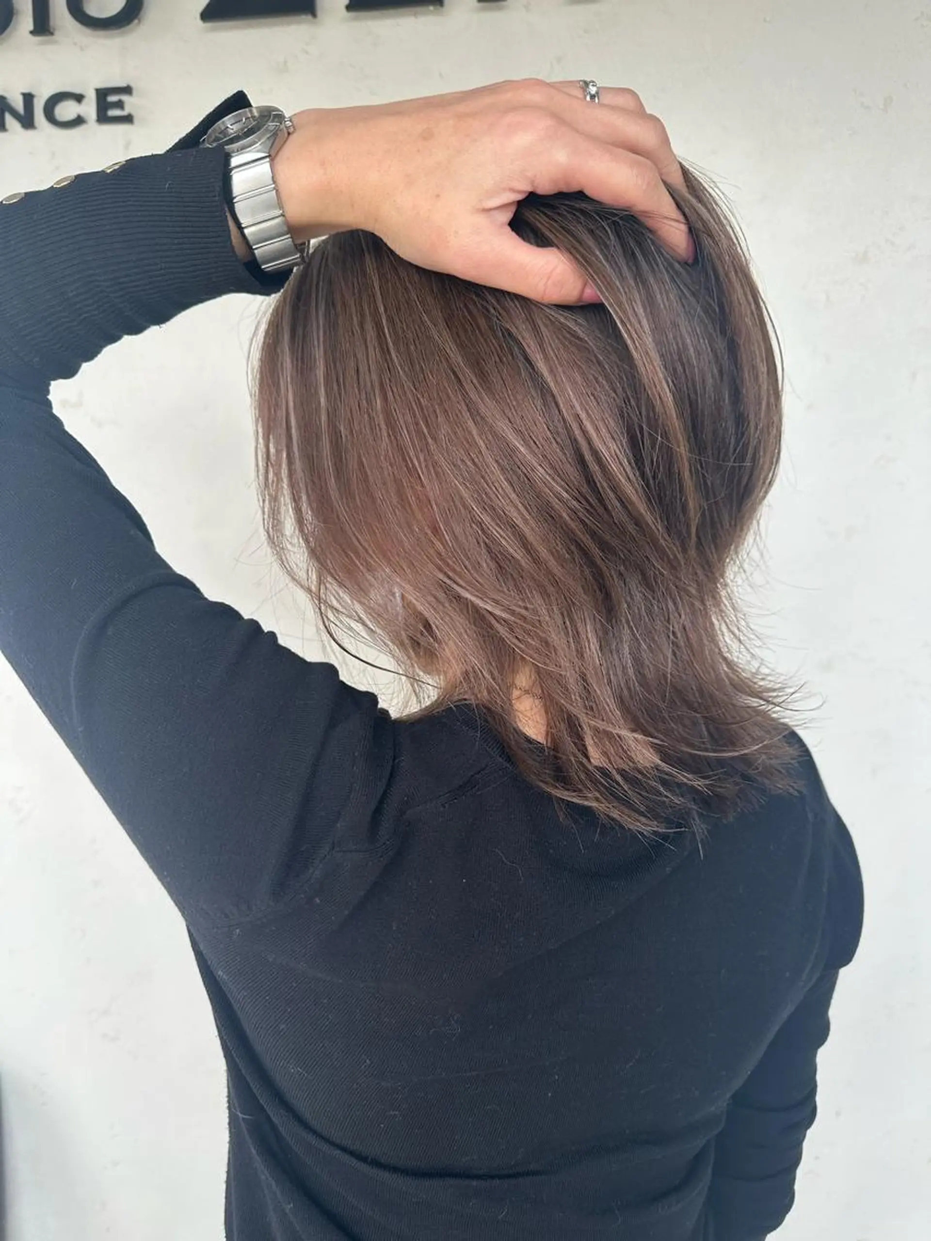 ミディアム カラー アッシュ 黒髪 ブルーカラー ブルーブラック グレージュ うる艶カラー美容師 ayumiのヘアスタイル