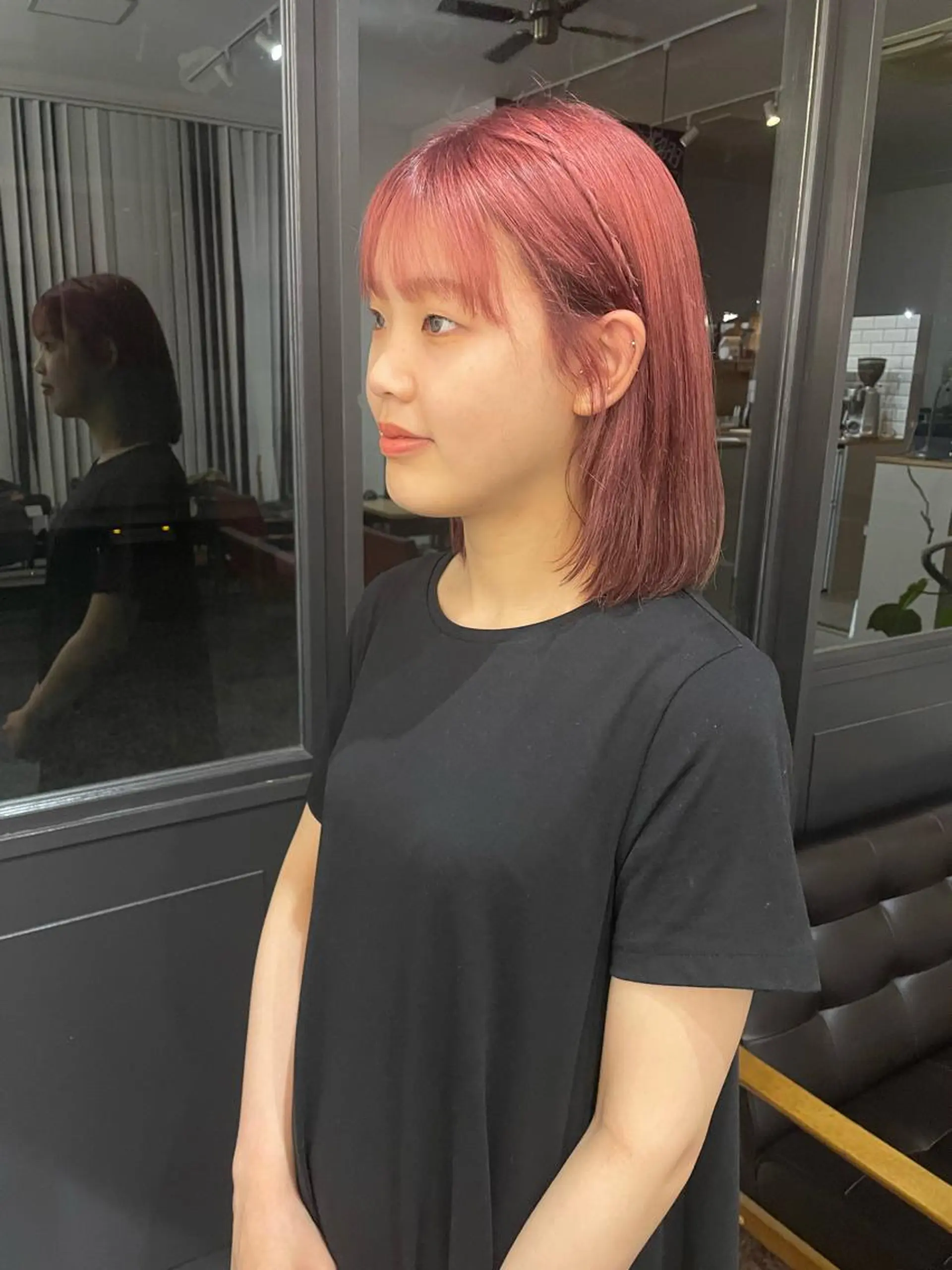 ミディアム あやか/ベージュ /透け感カラーのヘアスタイル