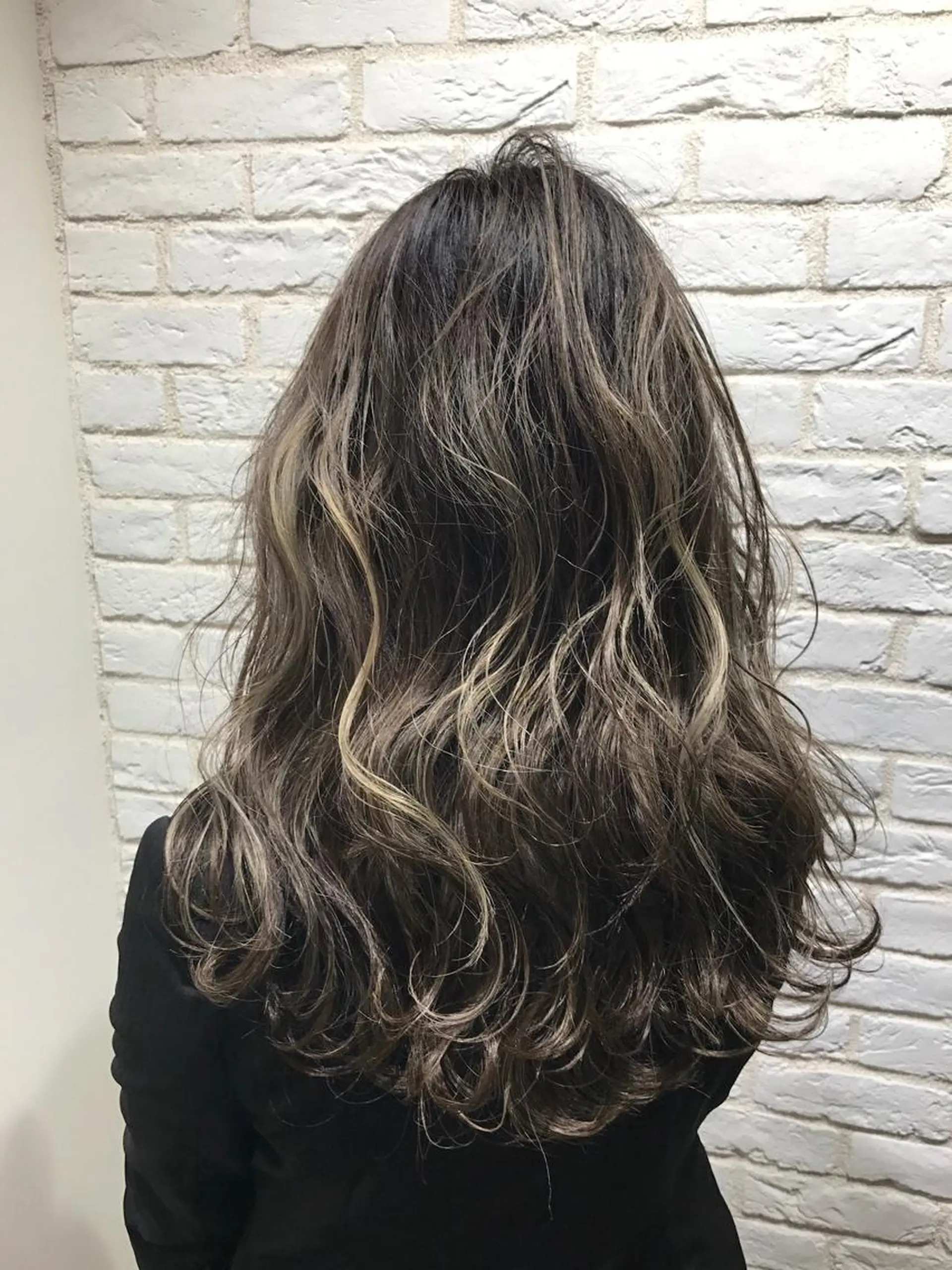 セミロング カラー Neale. yumiのヘアスタイル
