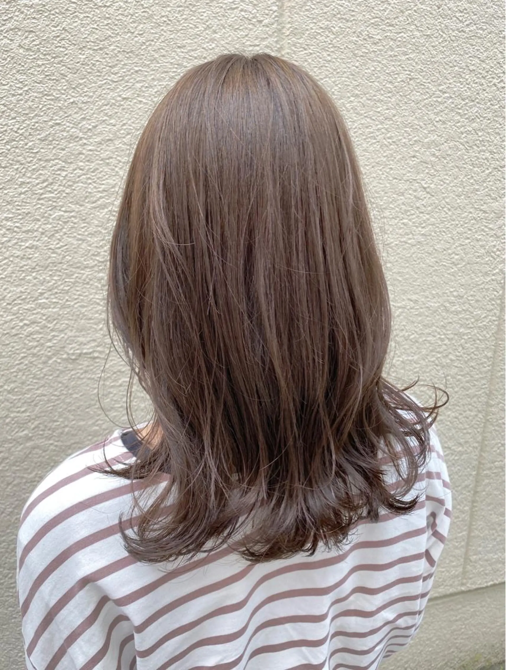 ミディアム カット ヘアカラー トリートメント レイヤーカット /透明感カラー西田のヘアスタイル