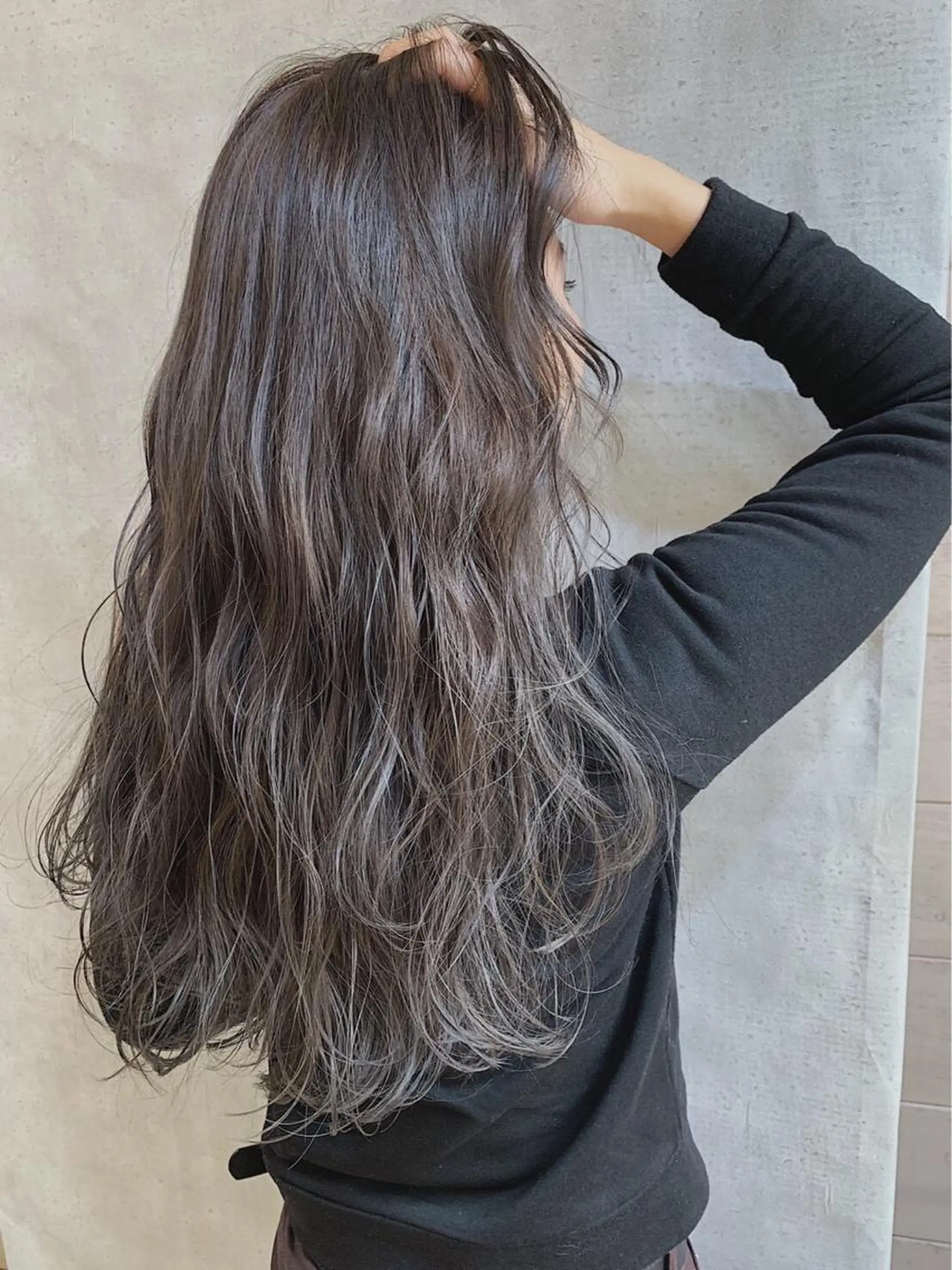 セミロング カラー パーマ バレイヤージュ レイヤーカット _ WHITE三宮店のヘアスタイル