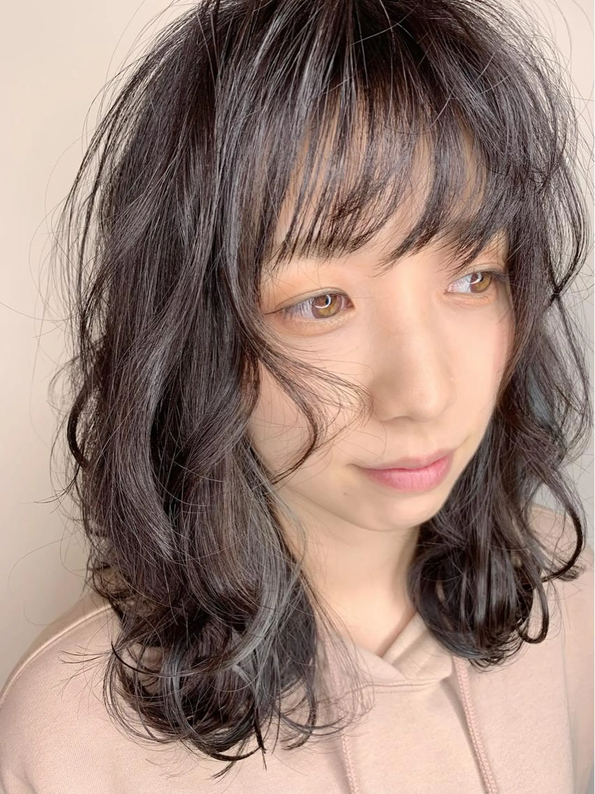 セミロング Brooch ブローチのヘアスタイル