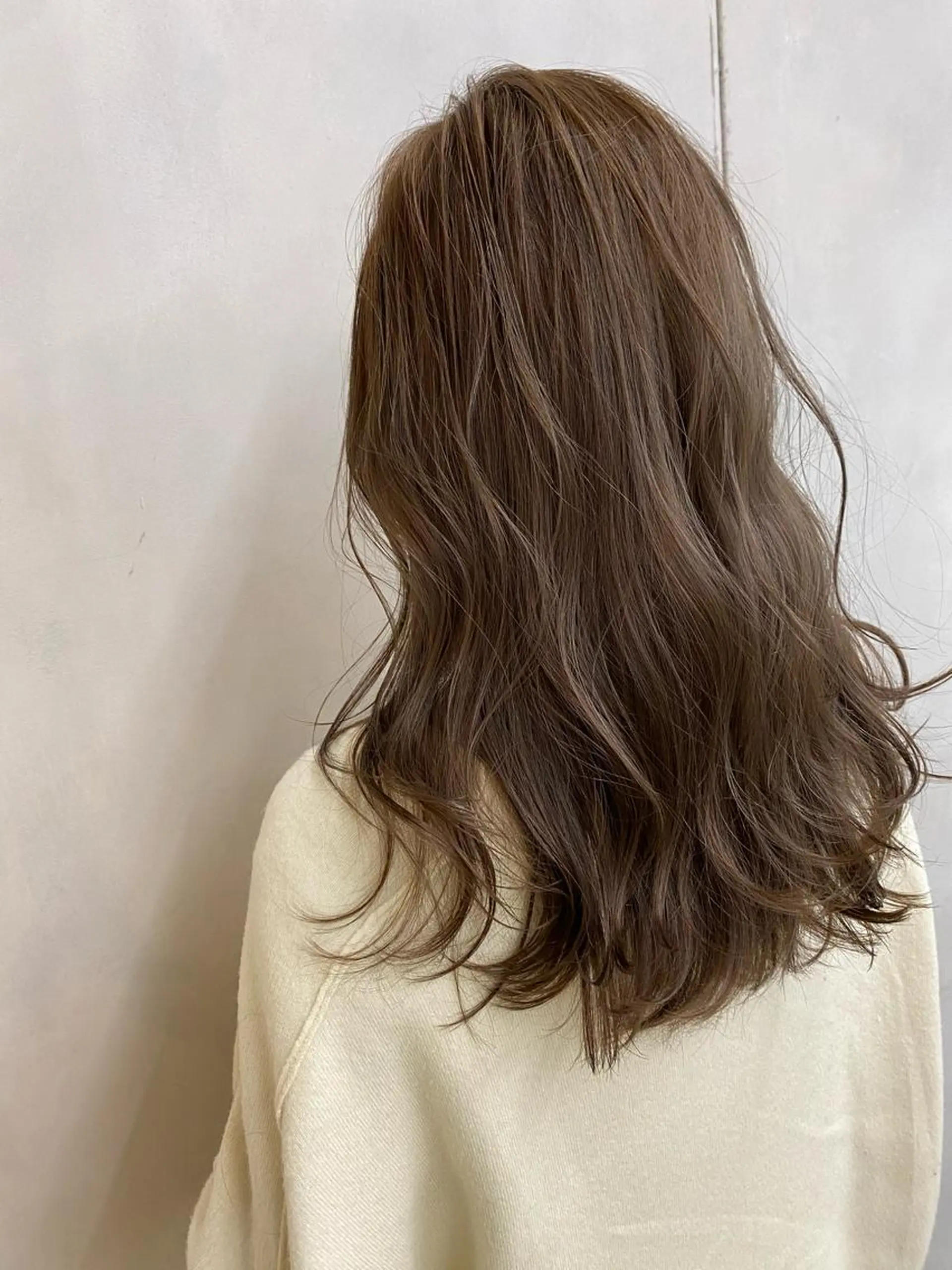 セミロング カラー 艶ハイトーンブリーチ 🌈小林侑雅のヘアスタイル