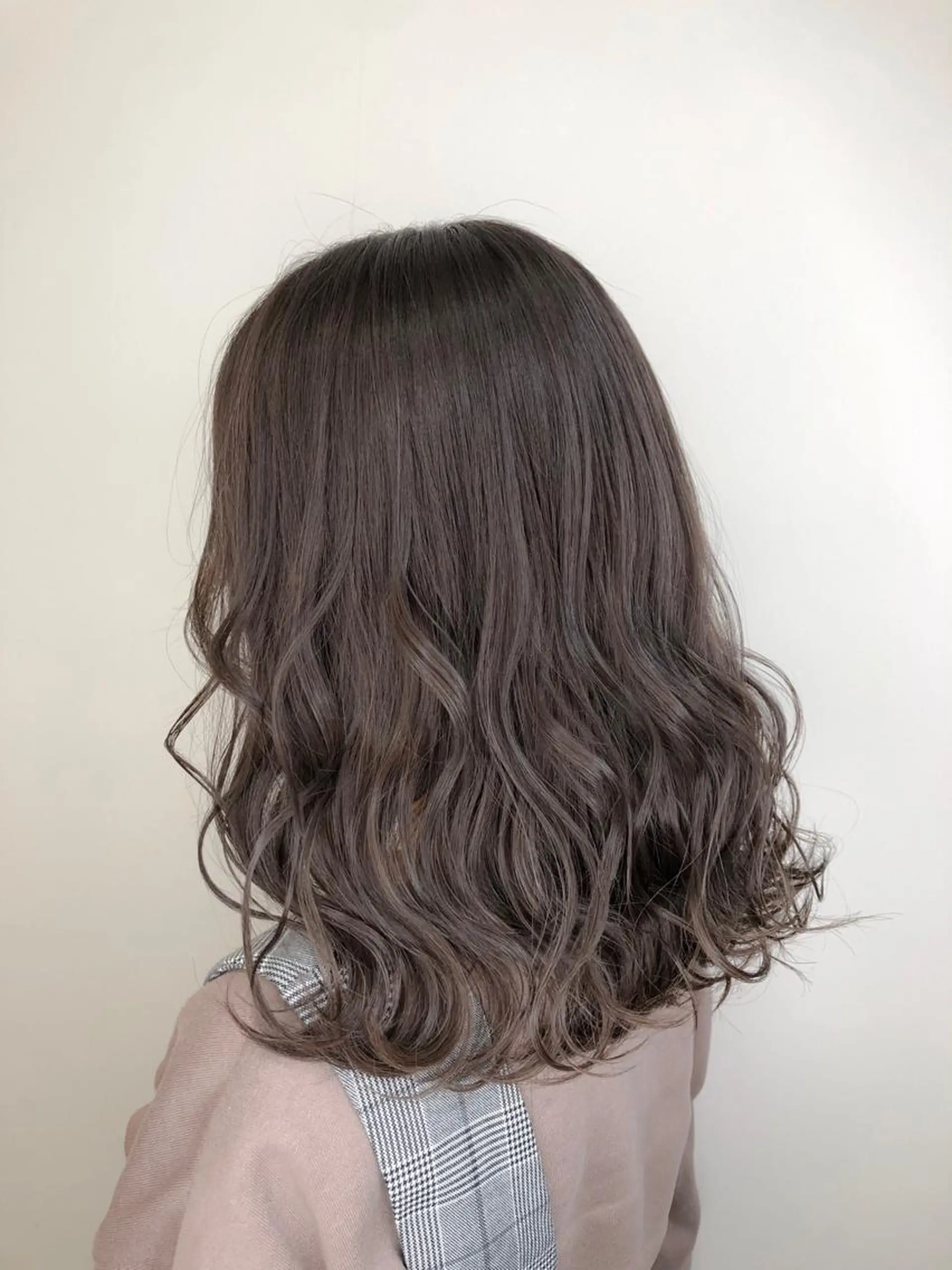 ミディアム カラー ハイライトカラー ラベンダーカラー ピンクカラー ピンクラベンダー ハイライト SALOWIN神戸三宮East店所属・【透明感、艶髪】西村 有司のヘアスタイル