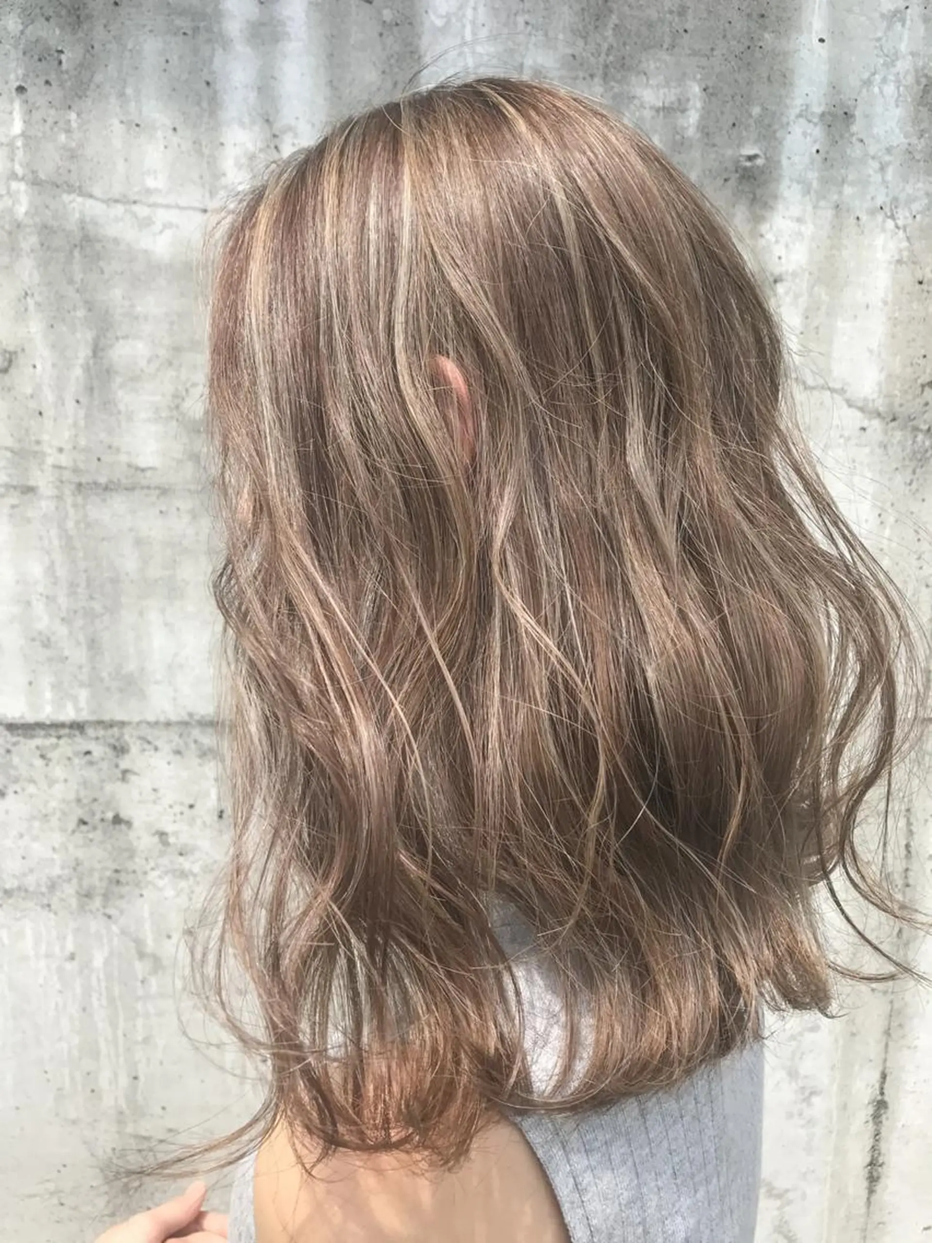 セミロング ハイライト Nonoka 当日予約歓迎のヘアスタイル