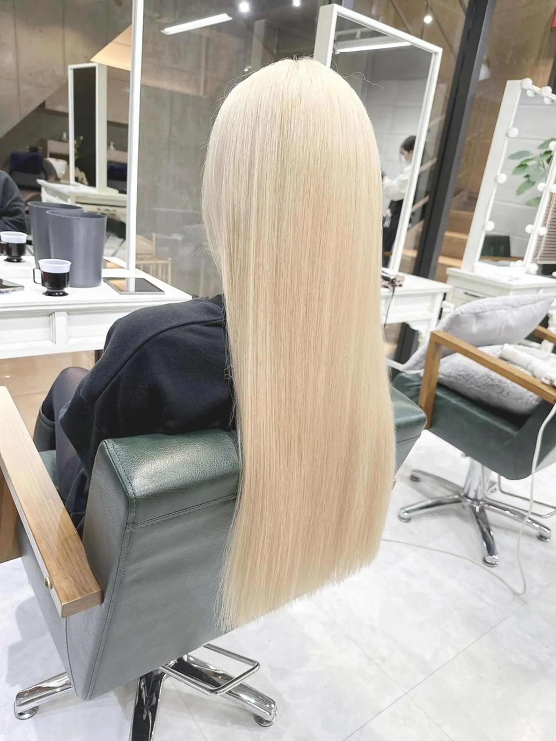 ロング カラー ヘアアレンジ ブリーチ ケアブリーチ 透明感カラー デザインカラー ハイトーンカラー 𝐑𝐈𝐍𝐊𝐀 🐷🖤のヘアスタイル