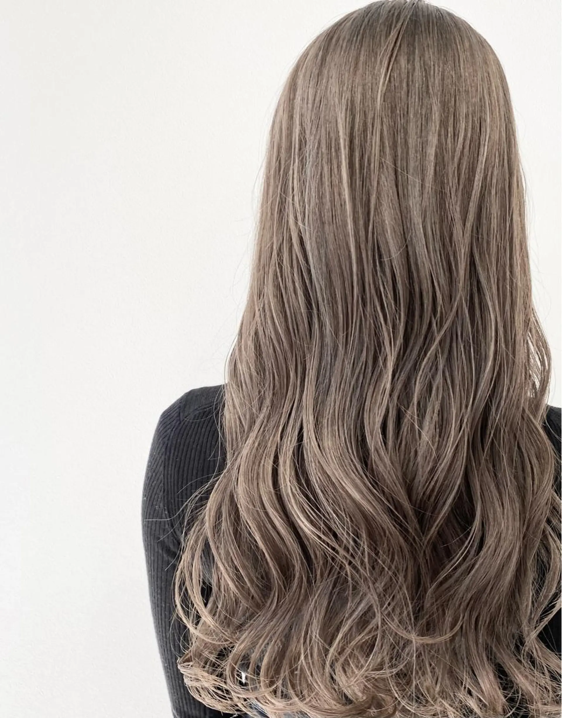 ロング ヘアカラー MYRTLE TSUNODAのヘアスタイル