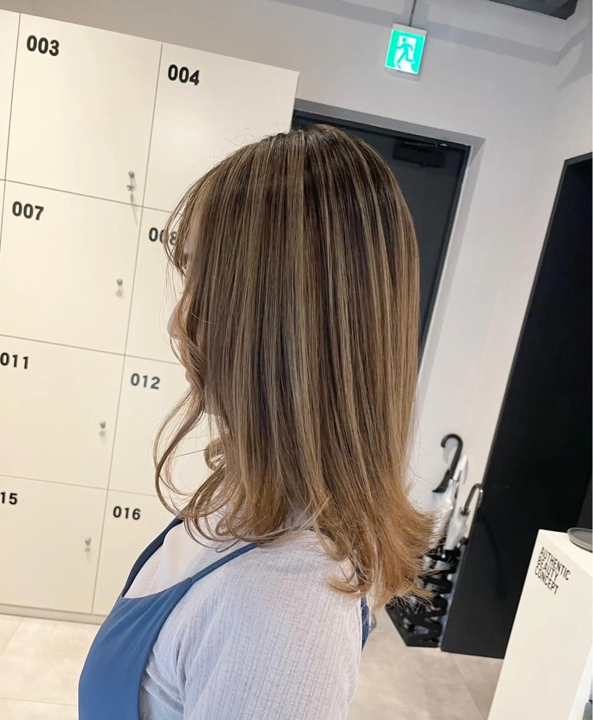 ミディアム カラー バレイヤージュ レイヤーカット ヘアカラー トリートメント ブリーチ👩‍🦳/ ‪✂︎MANAMIのヘアスタイル