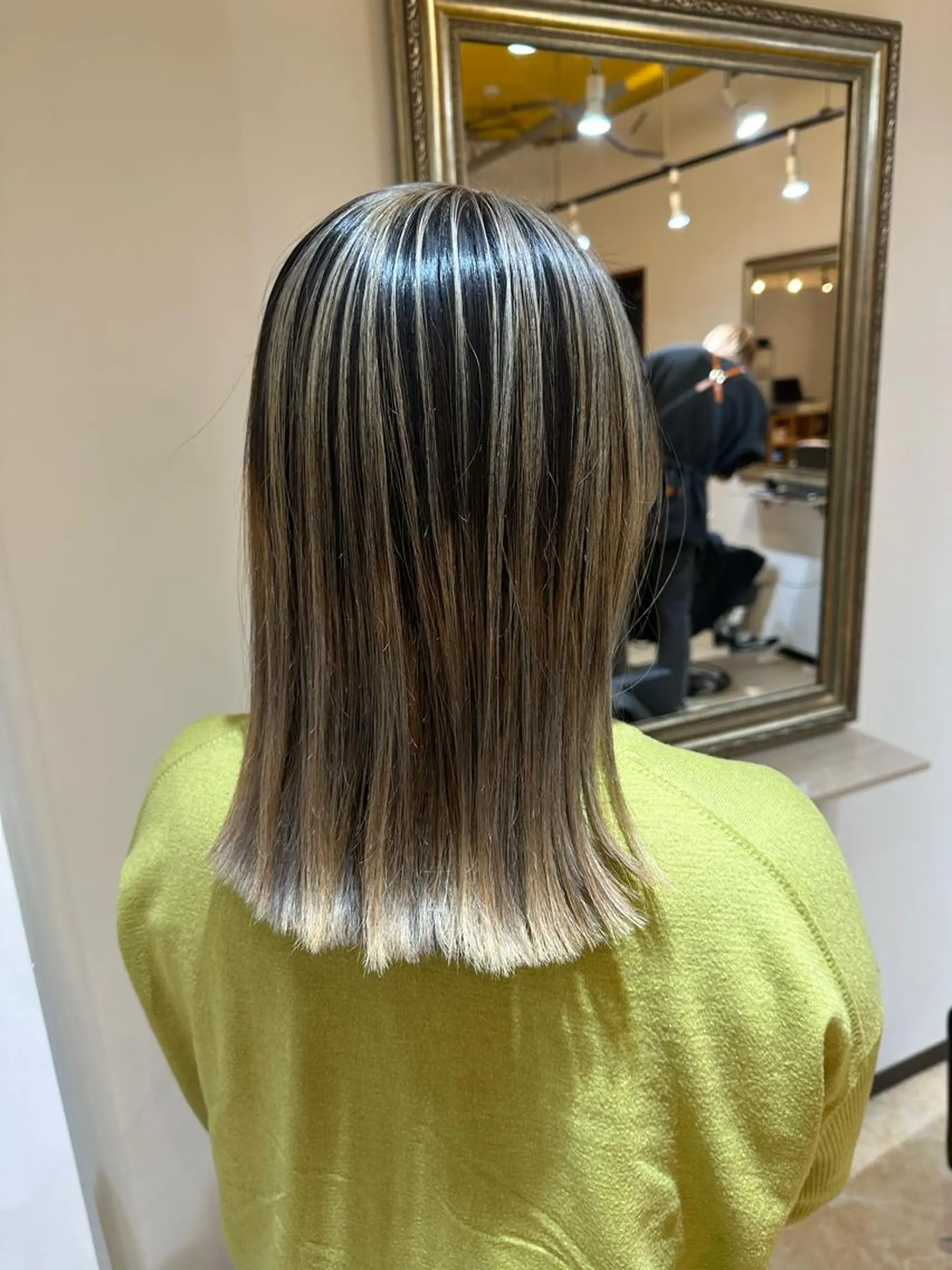 ミディアム カラー ハイトーンカラー カット ヘアカラー トリートメント 髪質改善ayame 横山諒のヘアスタイル