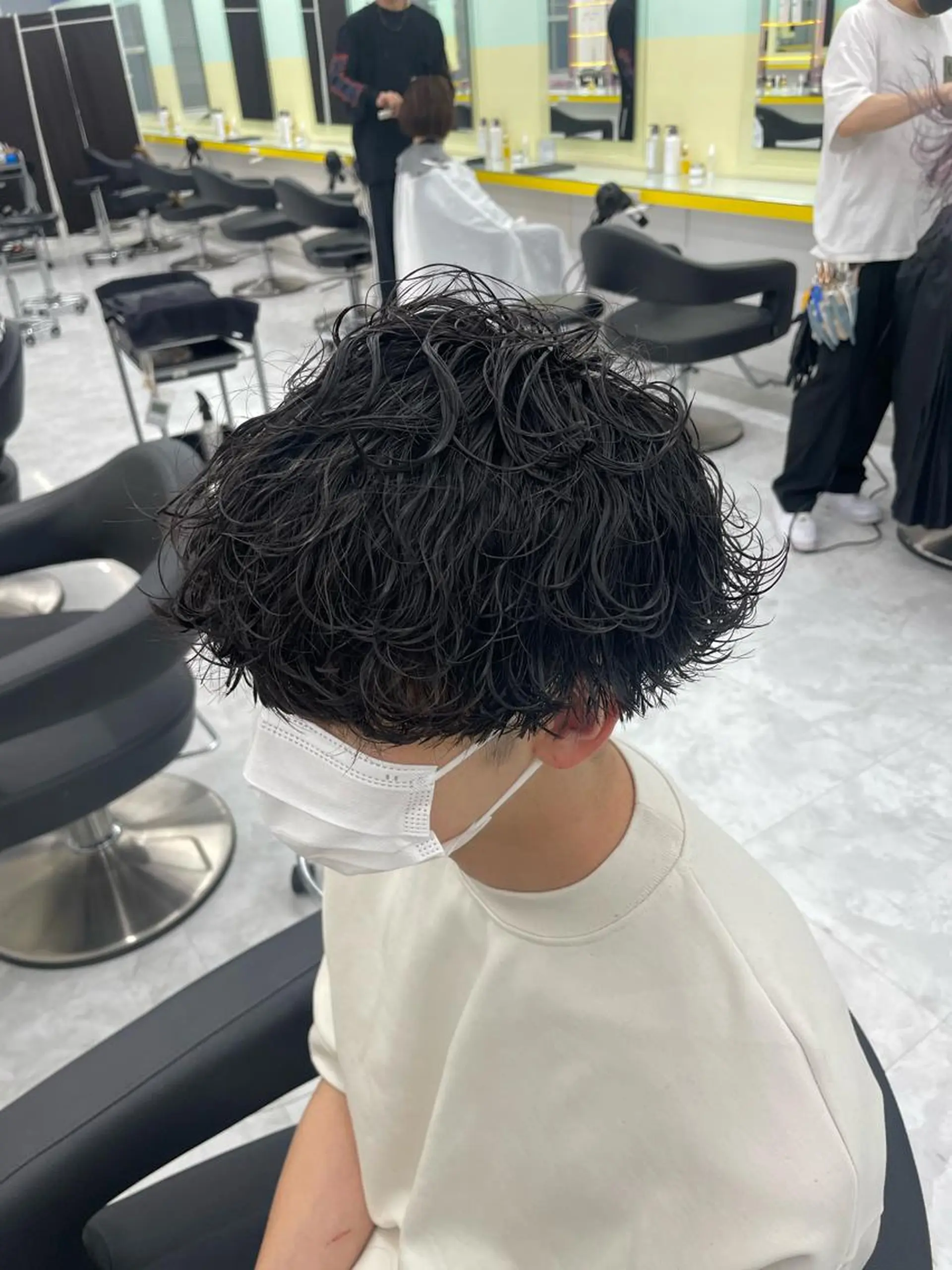 ショート パーマ ヘアアレンジ メンズ メンズパーマ 顔まわりカット の達人のヘアスタイル