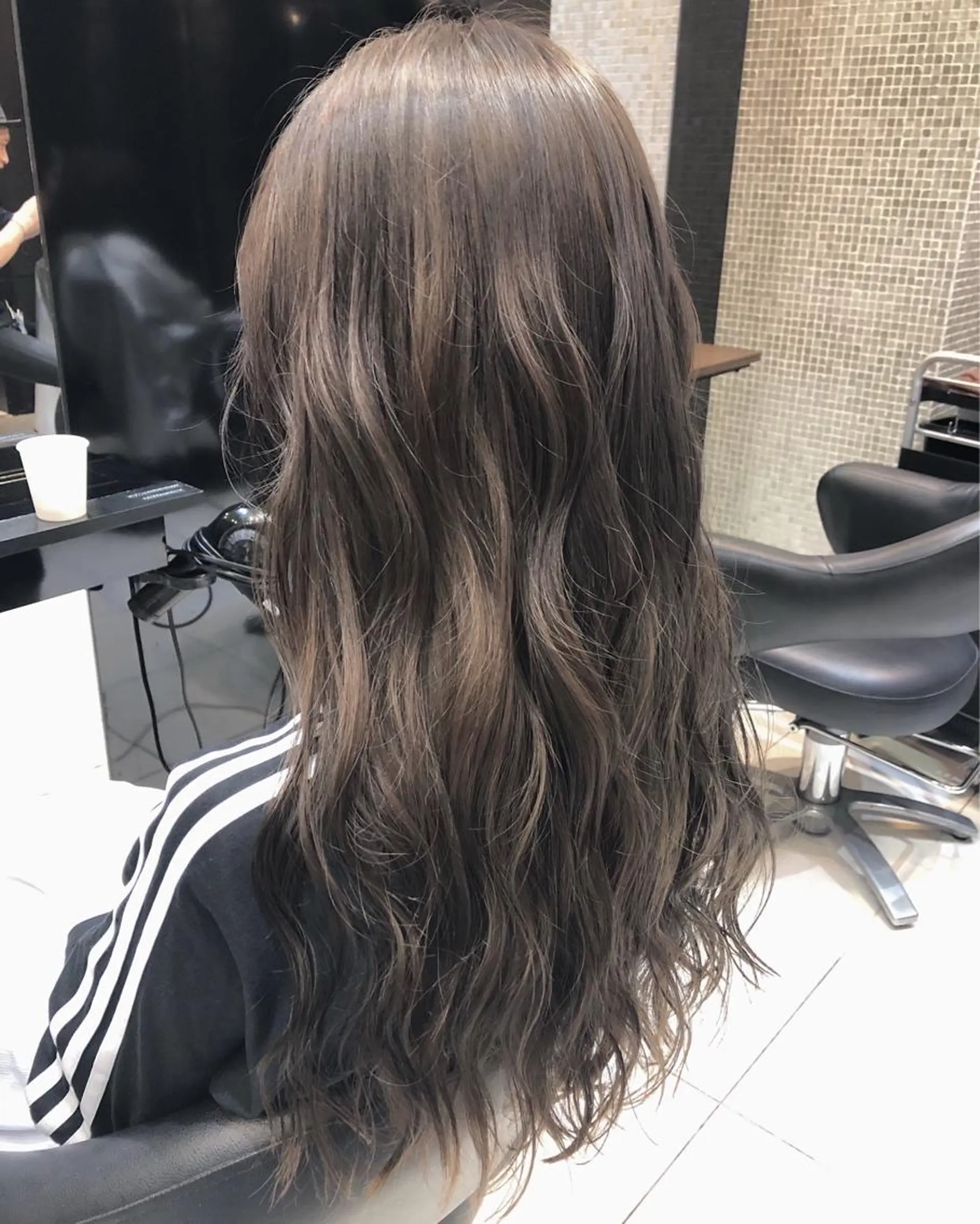 ロング カラー アッシュ アッシュグレー 女性リピ90%🍨 🩷佐藤みずきのヘアスタイル