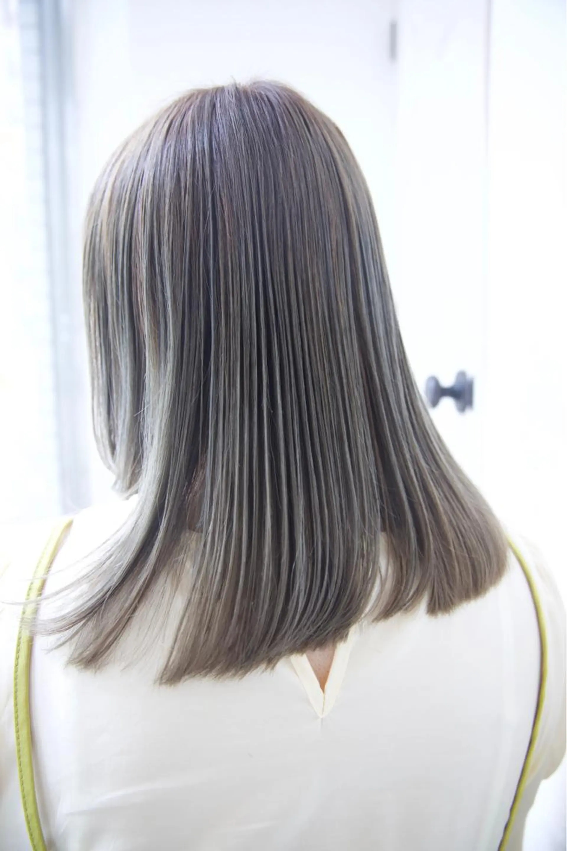 セミロング カラー fio マナミのヘアスタイル