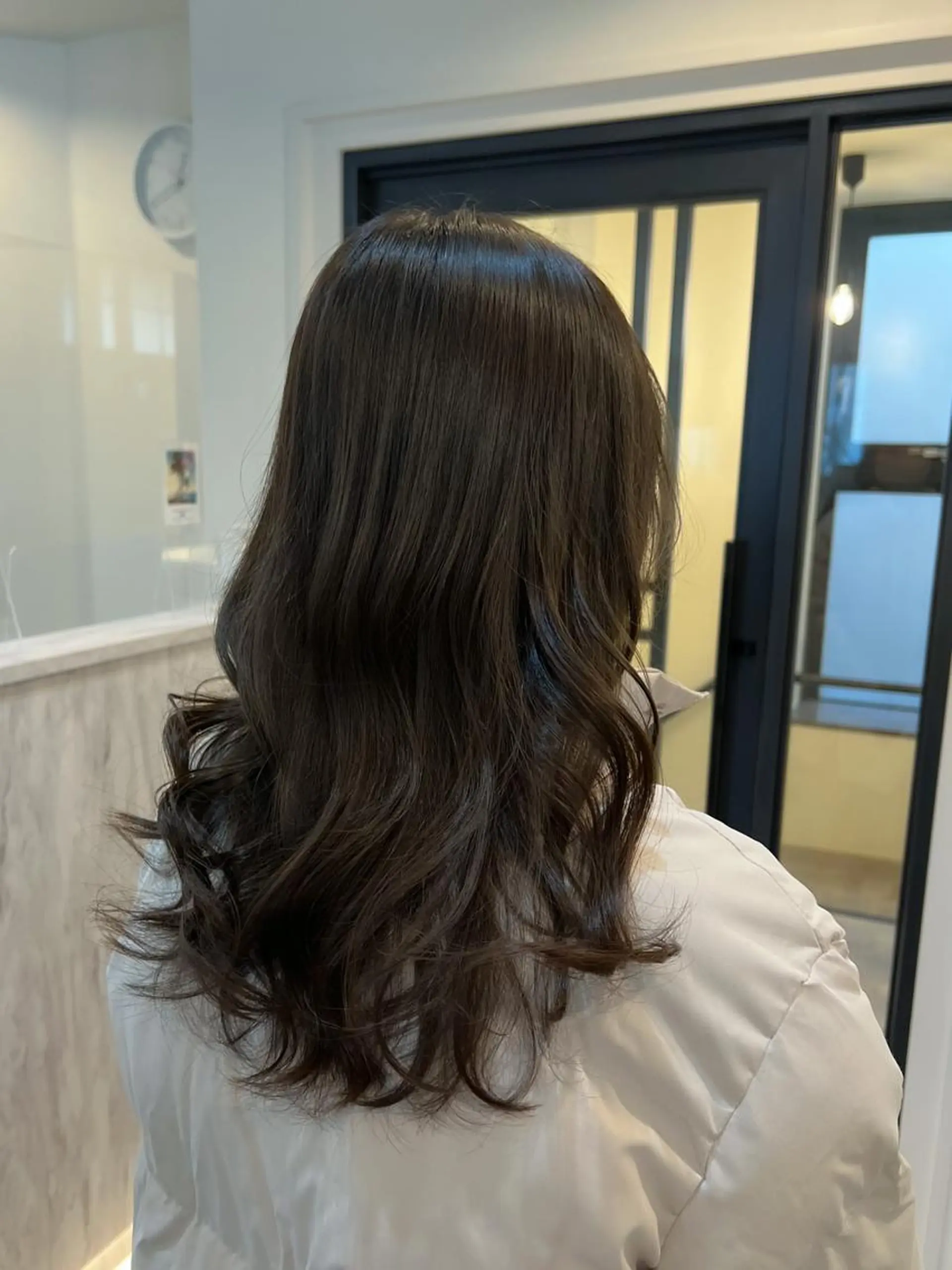 ロング カラー 透明感カラー グレージュ オリーブグレージュ オリーブグレー カット ヘアカラー 工藤 梨花のヘアスタイル