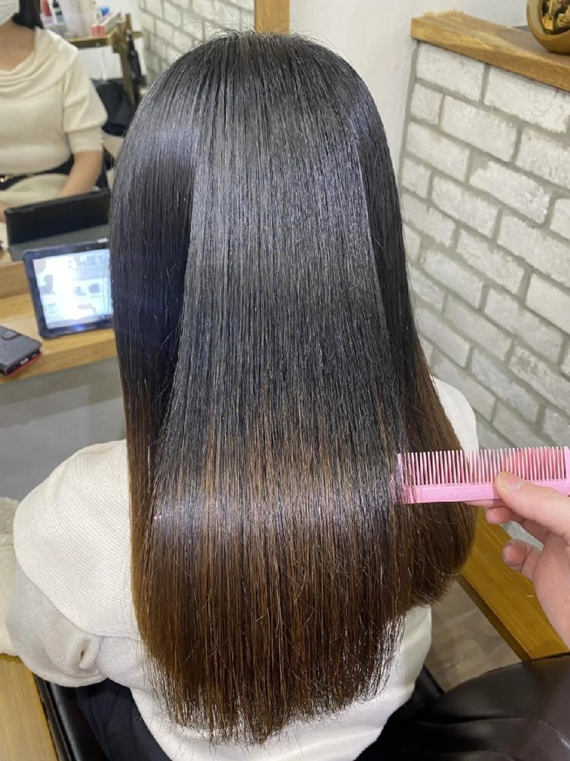 ロング カラー トリートメント AnFye une qatllのヘアスタイル