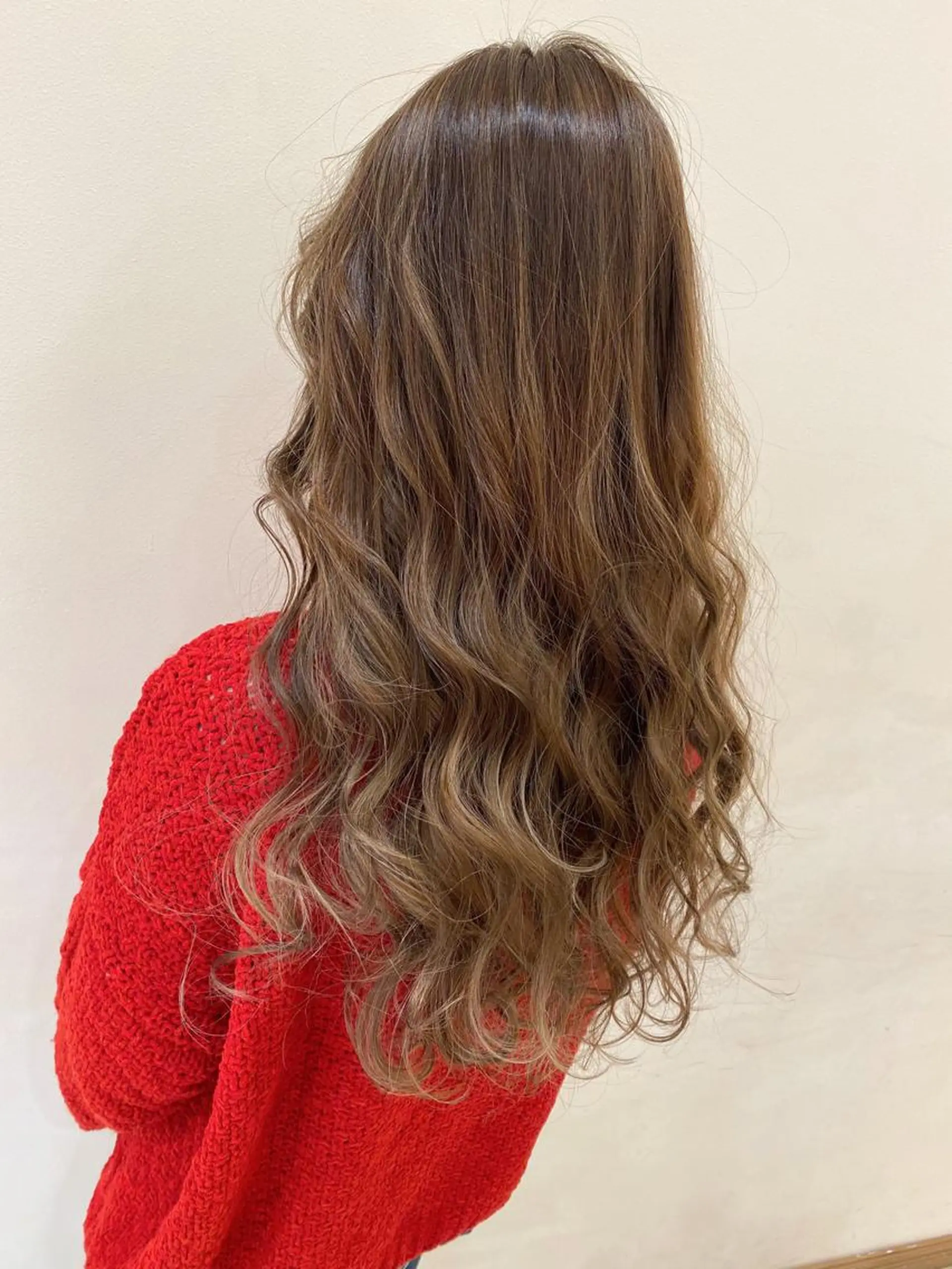 ロング カラー グラデーションカラー グレージュ ハイライトカラー ハイライト ヘアカラー 透明感カラー ボブ ミディアム 齊木勇人のヘアスタイル