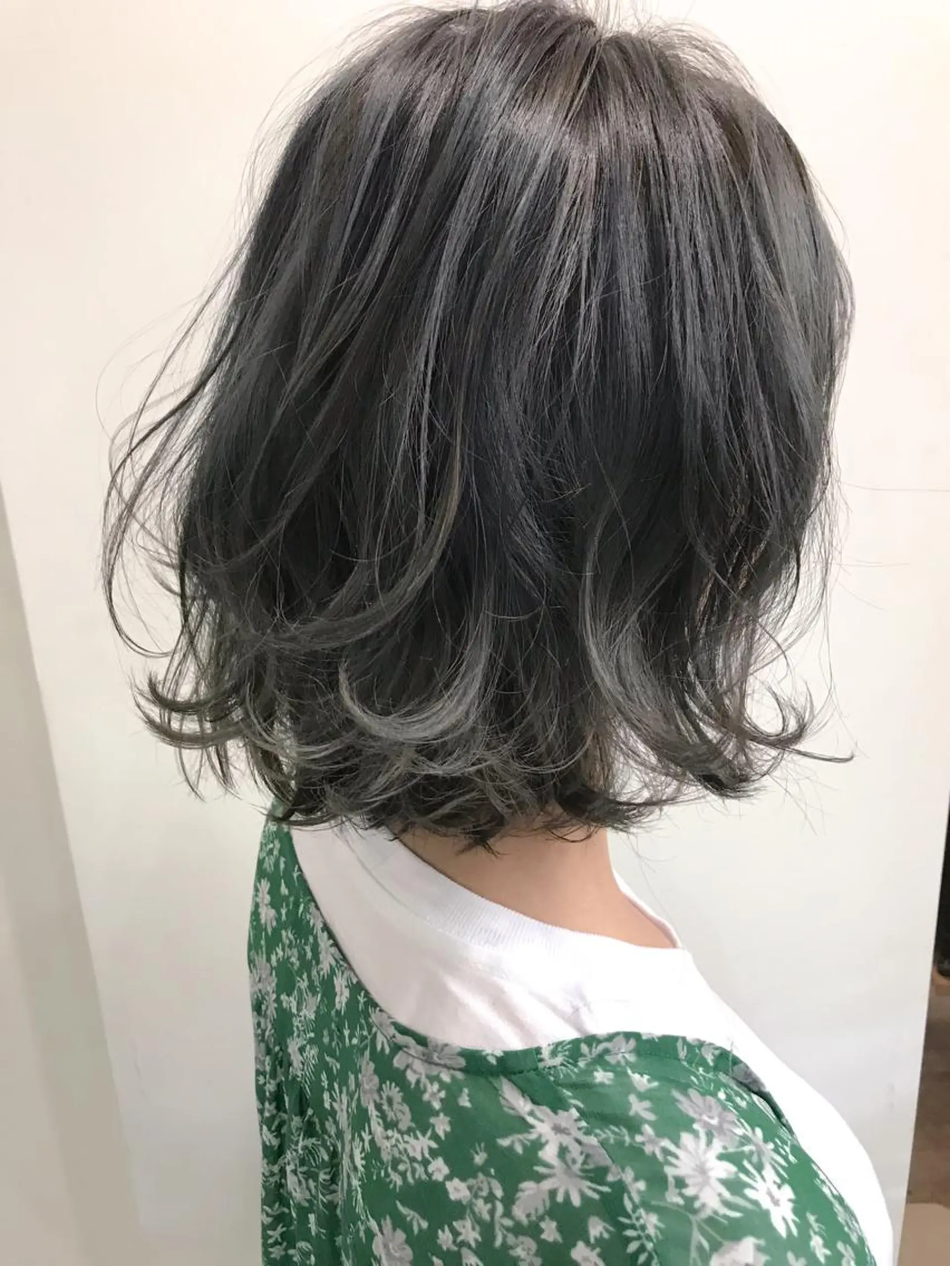 ミディアム カラー グラデーションカラー グレージュ エクステ（レミー毛） NINEのヘアスタイル