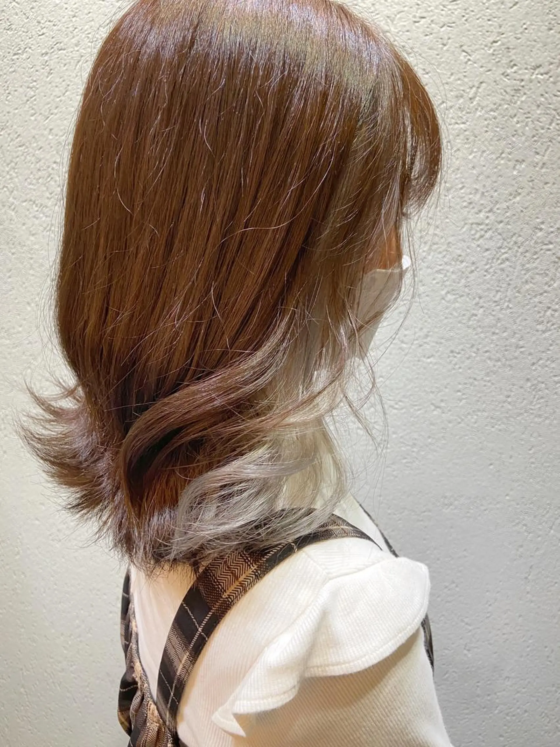 ミディアム カラー イヤリングカラー ノイシキ サキのヘアスタイル