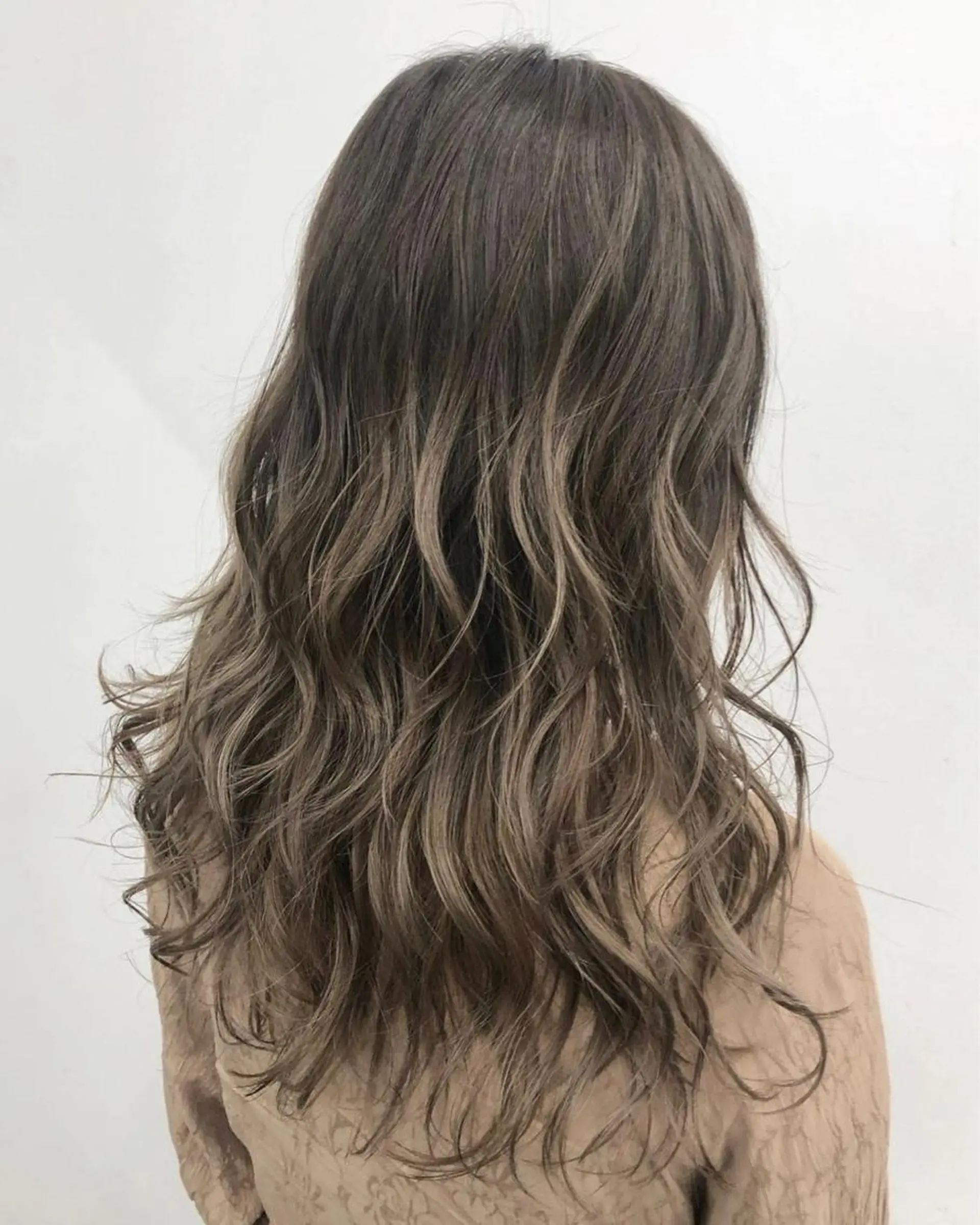 ロング カラー グレージュ 【公式】amble luxe池袋東口🩷のヘアスタイル