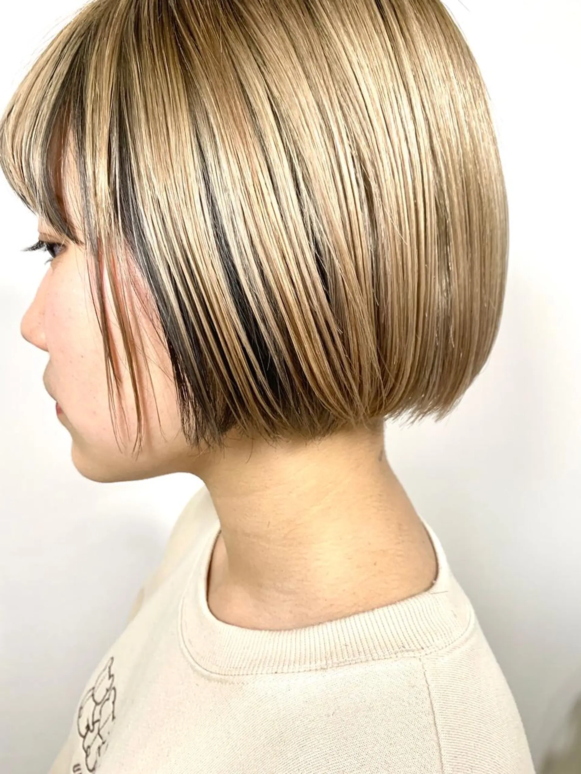 ショート カラー よしだ とおいのヘアスタイル