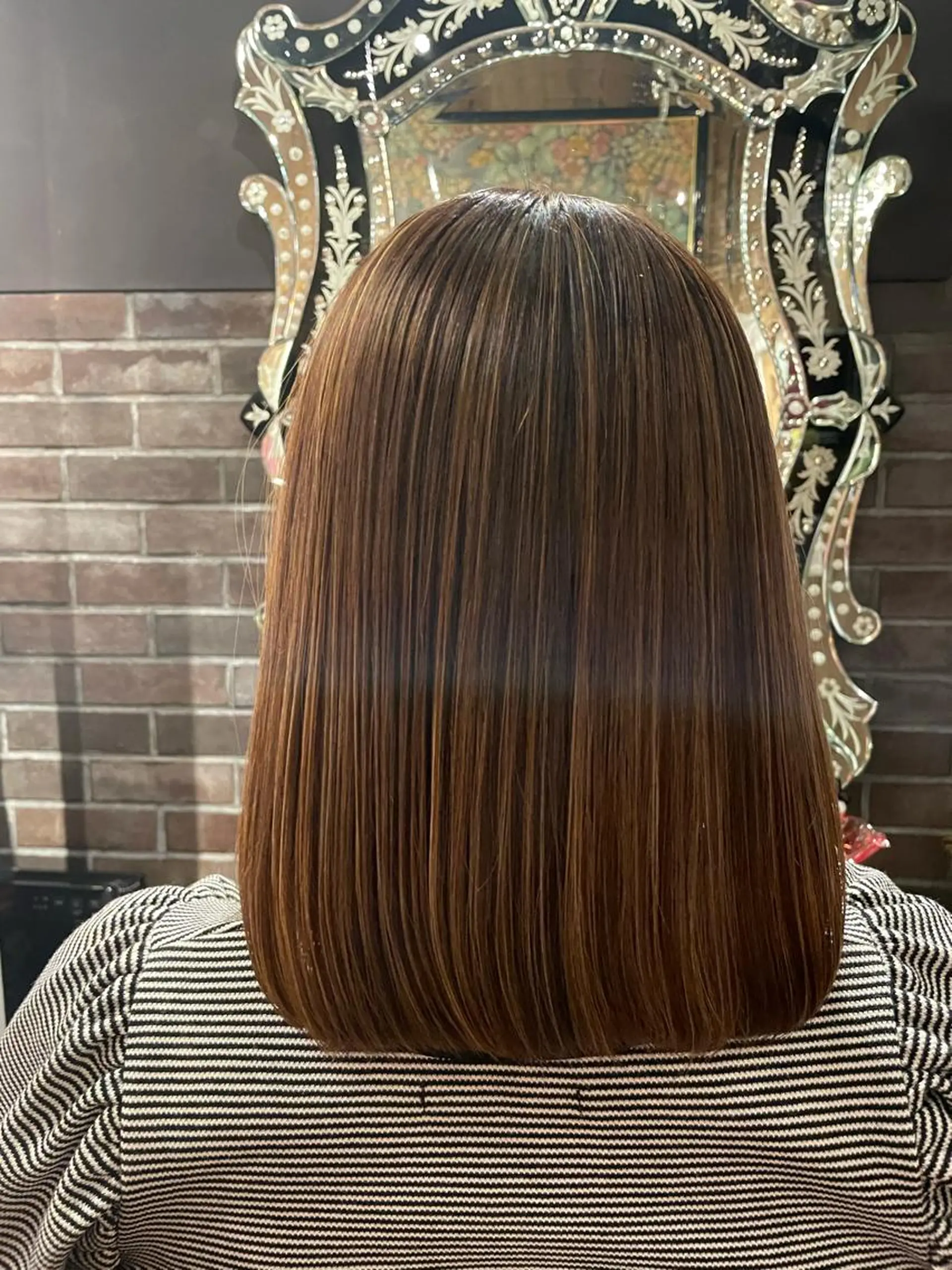 セミロング ハイライト ヘアカラー アフィロス所属・五十嵐 舞のヘアスタイル