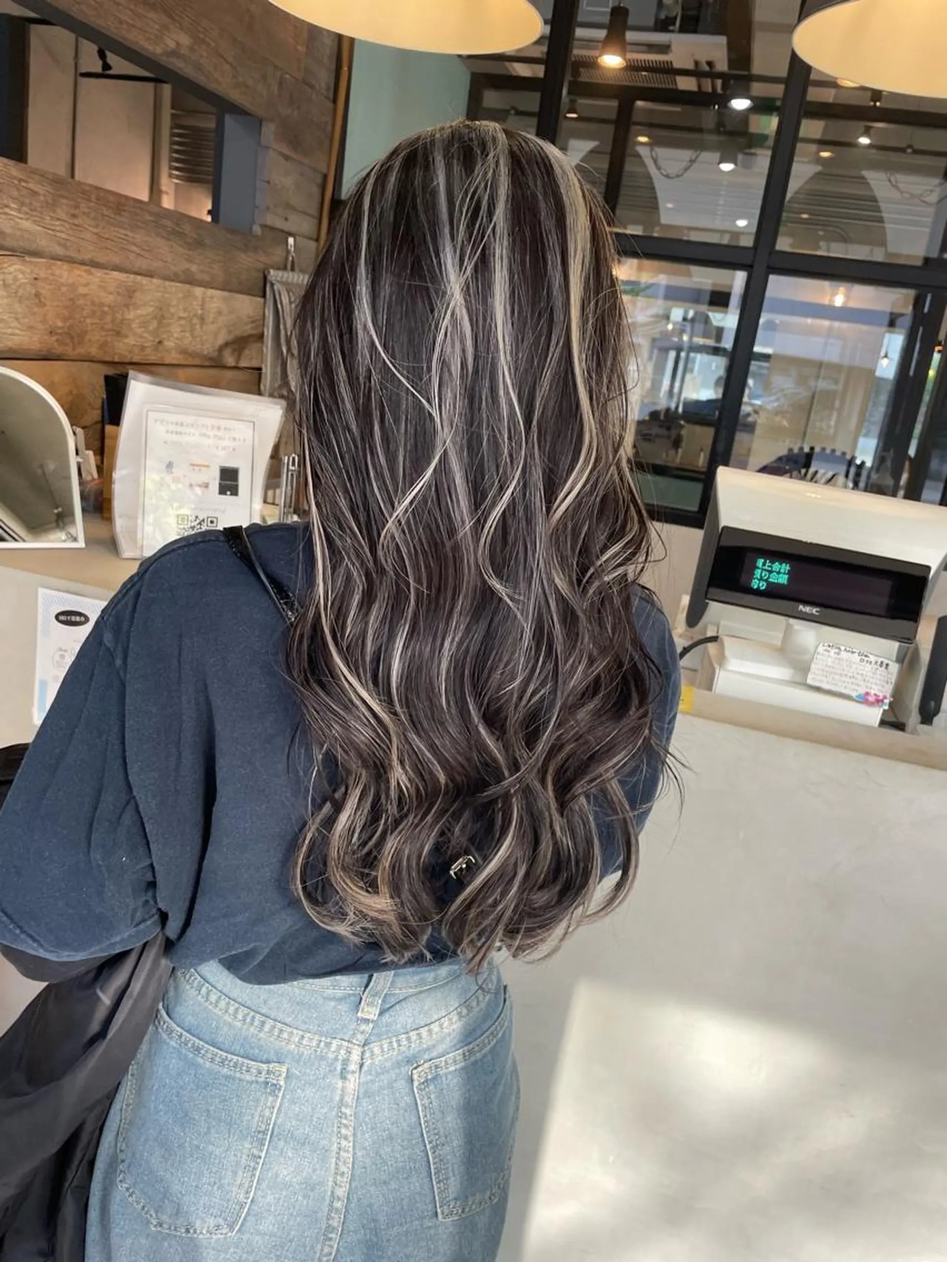 ロング ハイライト ヘアカラー and K所属・and K 那覇小禄店のヘアスタイル