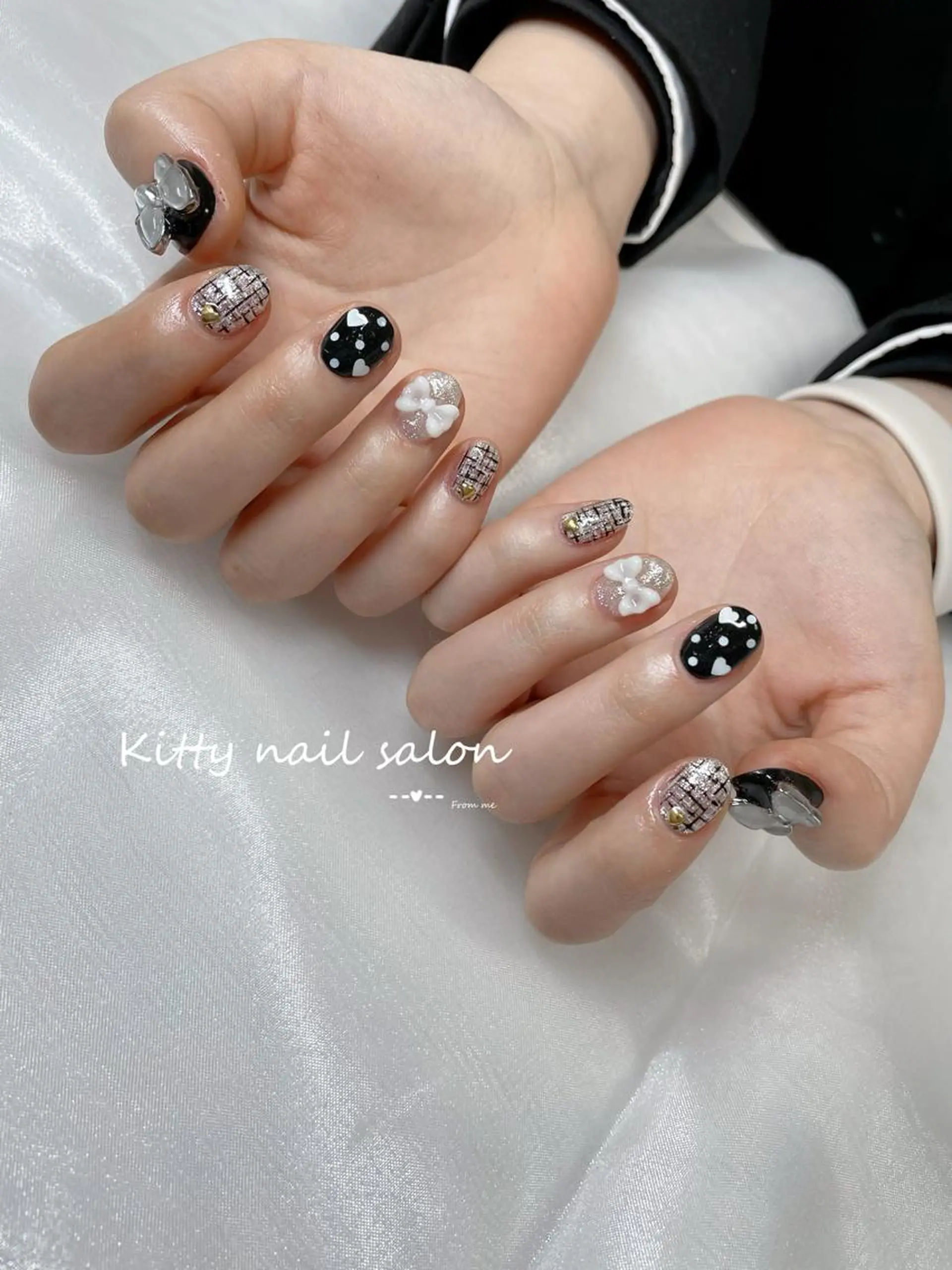 ネイル ストーンネイル kitty nail salonのネイルデザイン